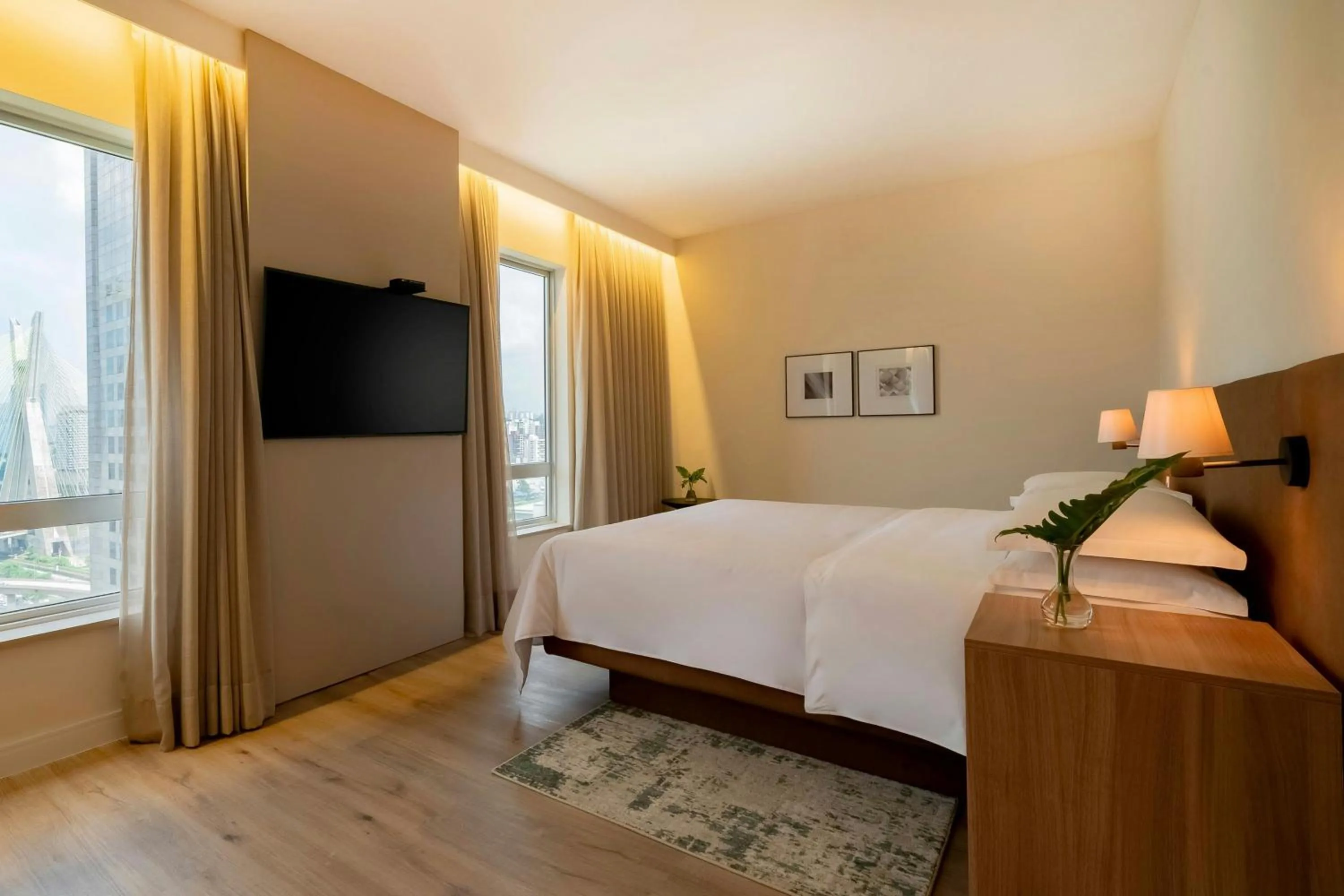 Photo of the whole room, Bed in Sheraton São Paulo WTC Hotel