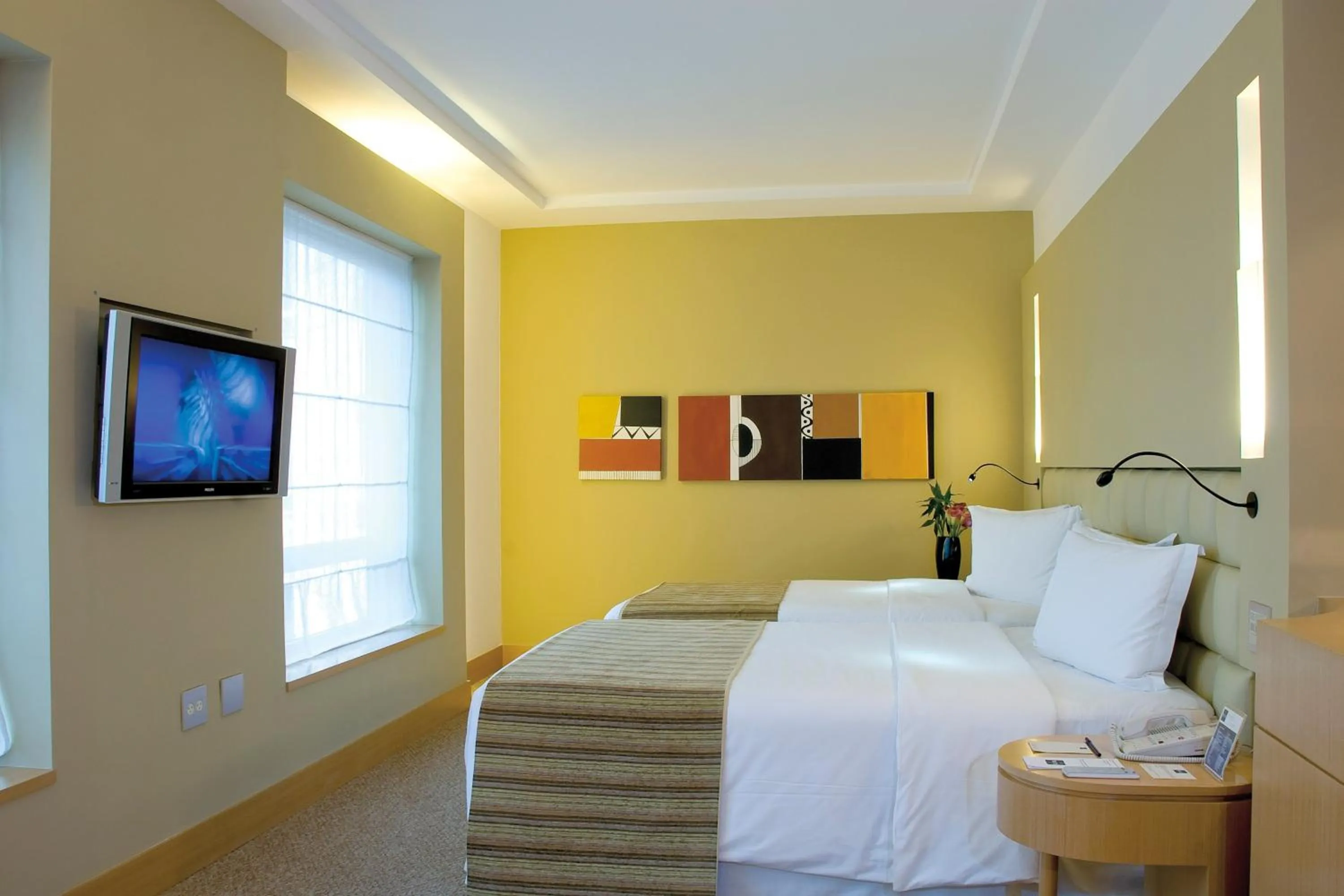 Photo of the whole room, Bed in Sheraton São Paulo WTC Hotel