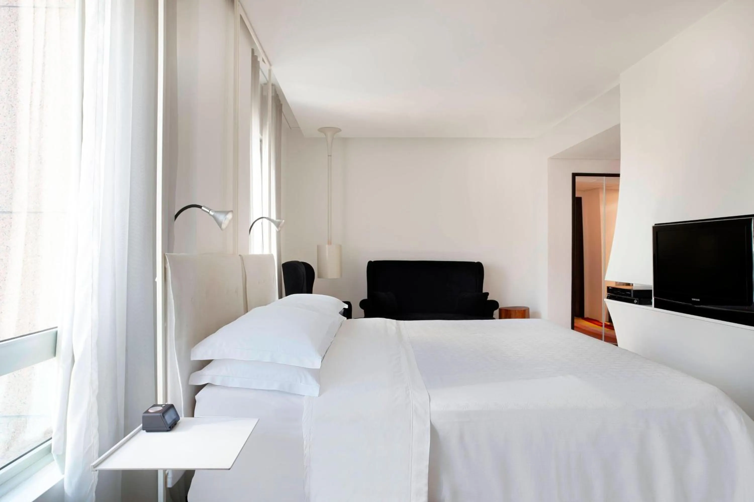 Photo of the whole room, Bed in Sheraton São Paulo WTC Hotel