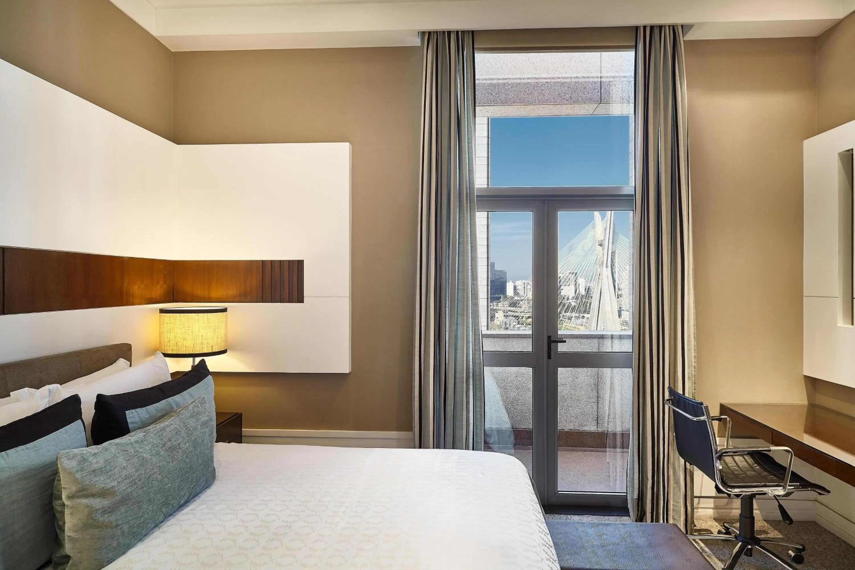 Photo of the whole room, Bed in Sheraton São Paulo WTC Hotel