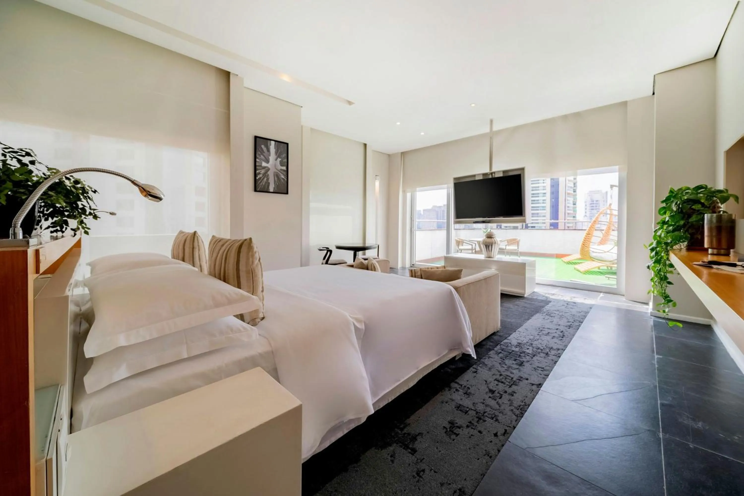 Photo of the whole room, Bed in Sheraton São Paulo WTC Hotel