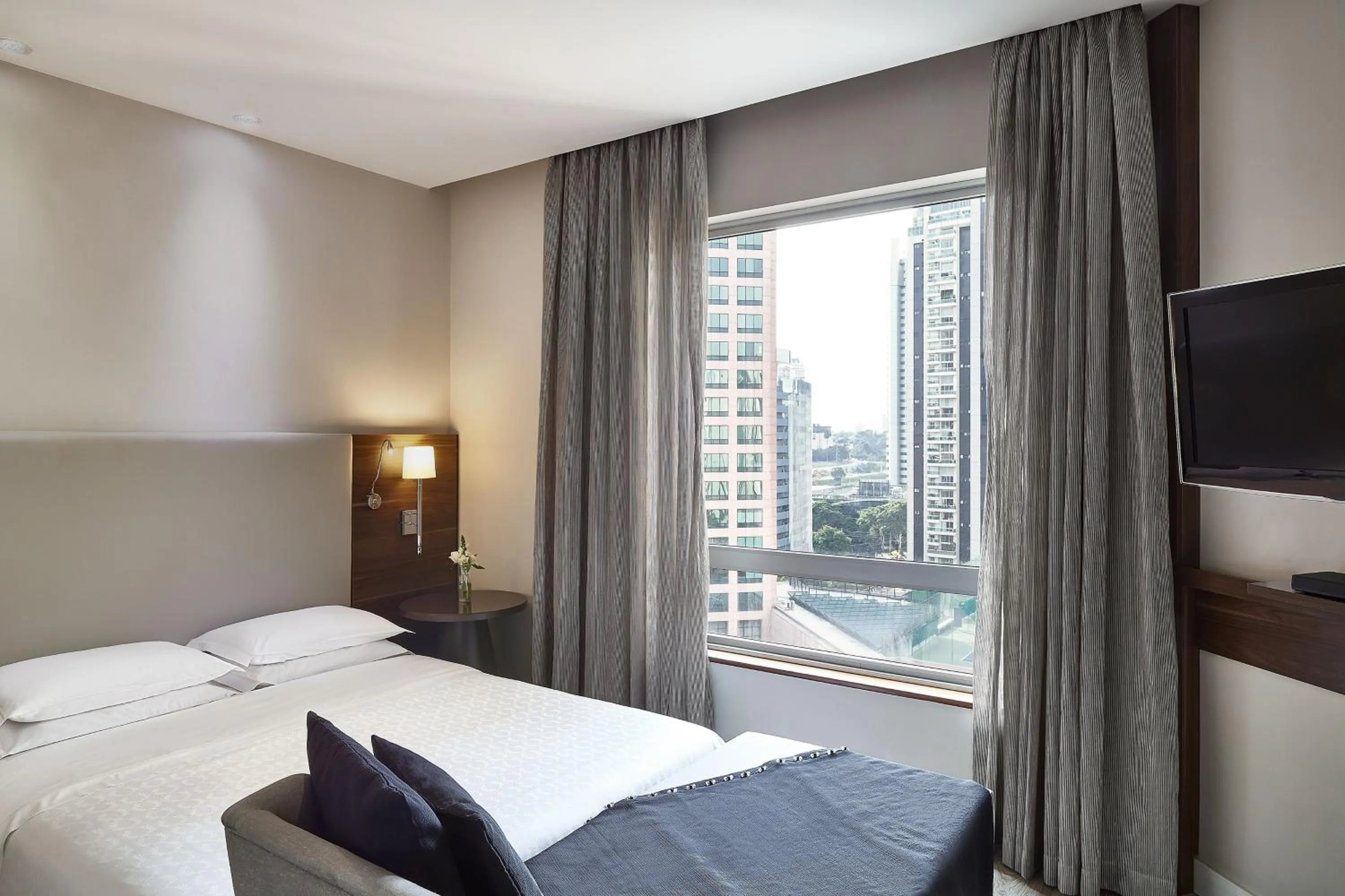 Photo of the whole room, Bed in Sheraton São Paulo WTC Hotel