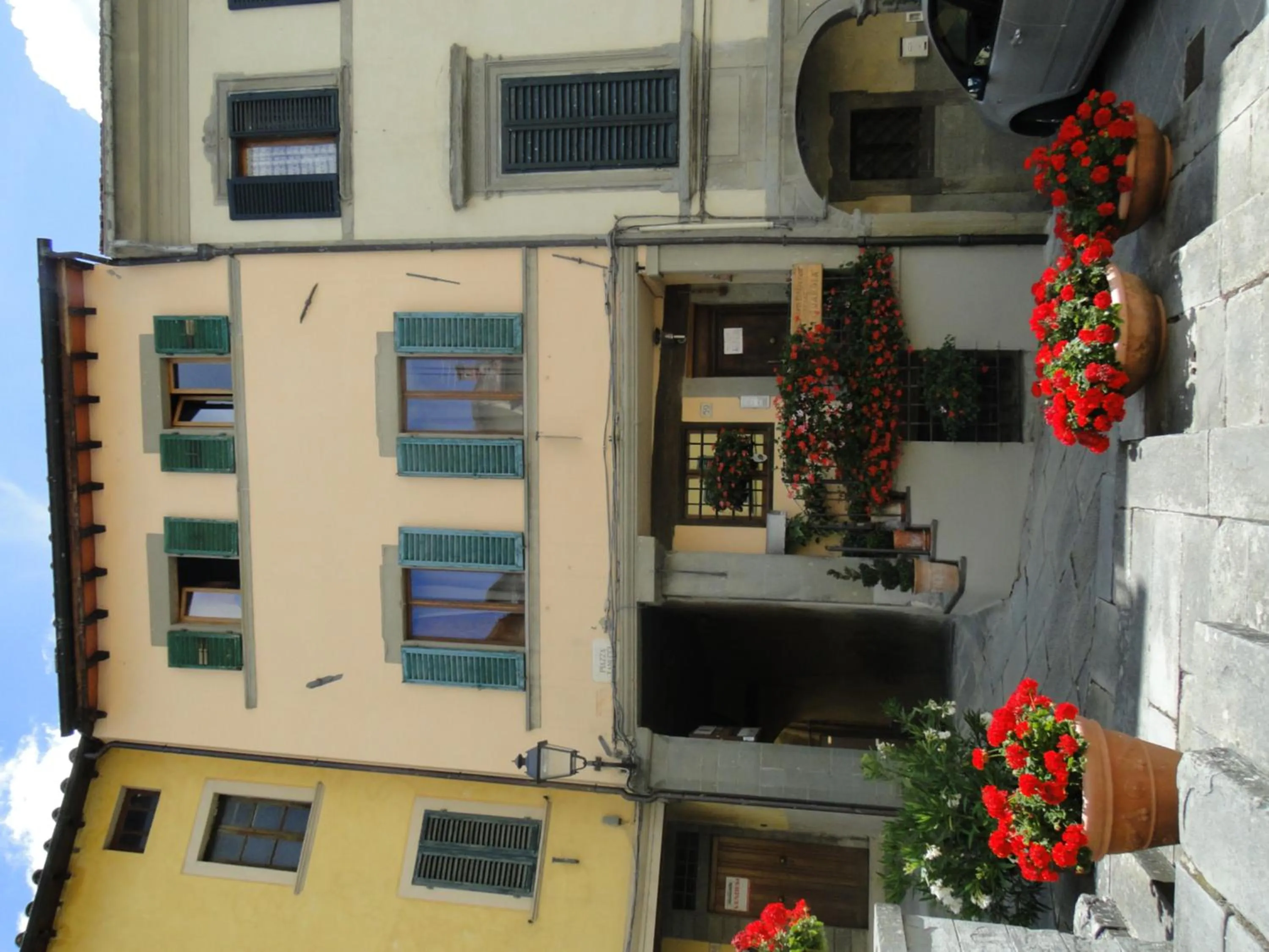 Facade/entrance in La Guardia B&B