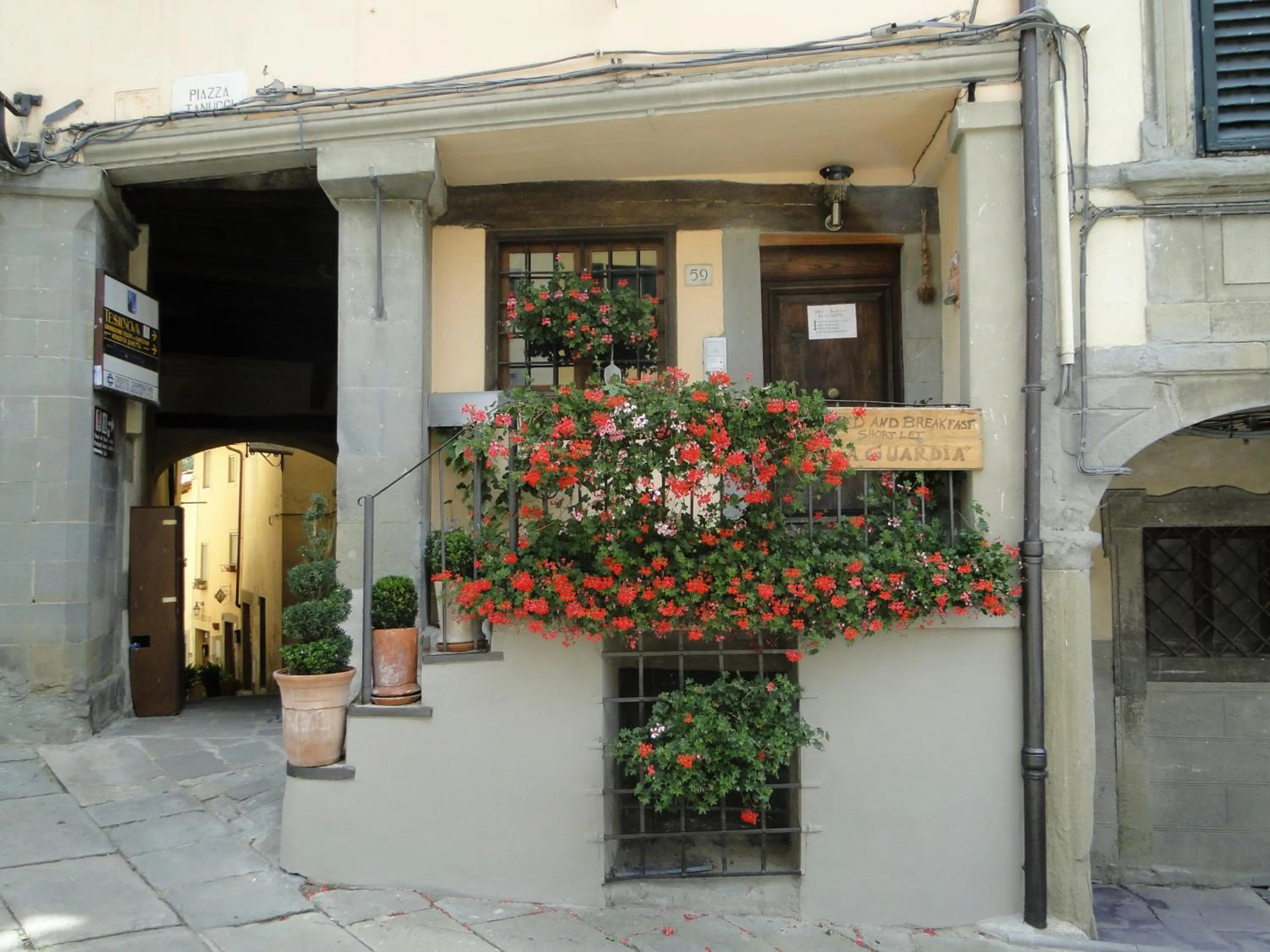 Facade/entrance in La Guardia B&B