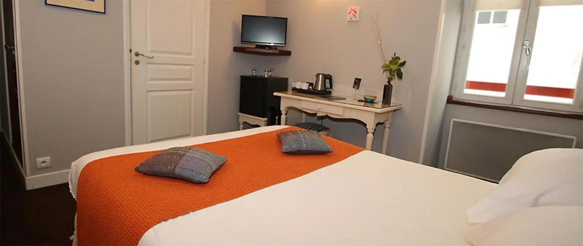 Communal lounge/ TV room, Bed in Hotel Les Almadies - Coeur de Ville