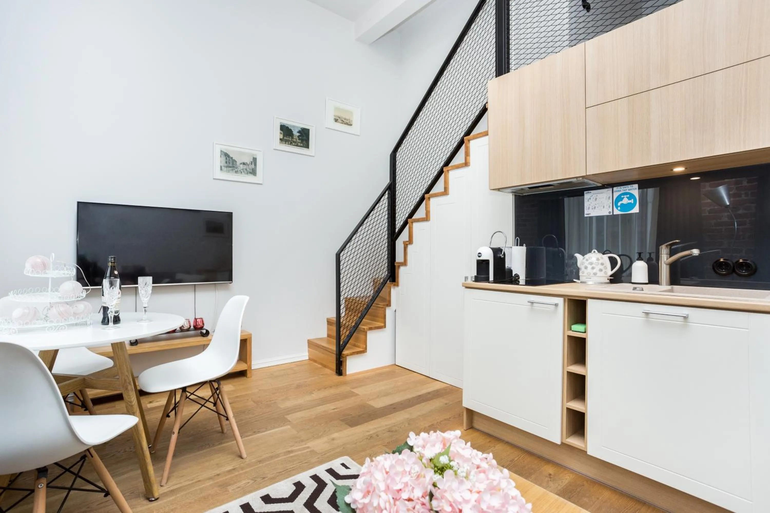 Photo of the whole room in Angleterre Apartments