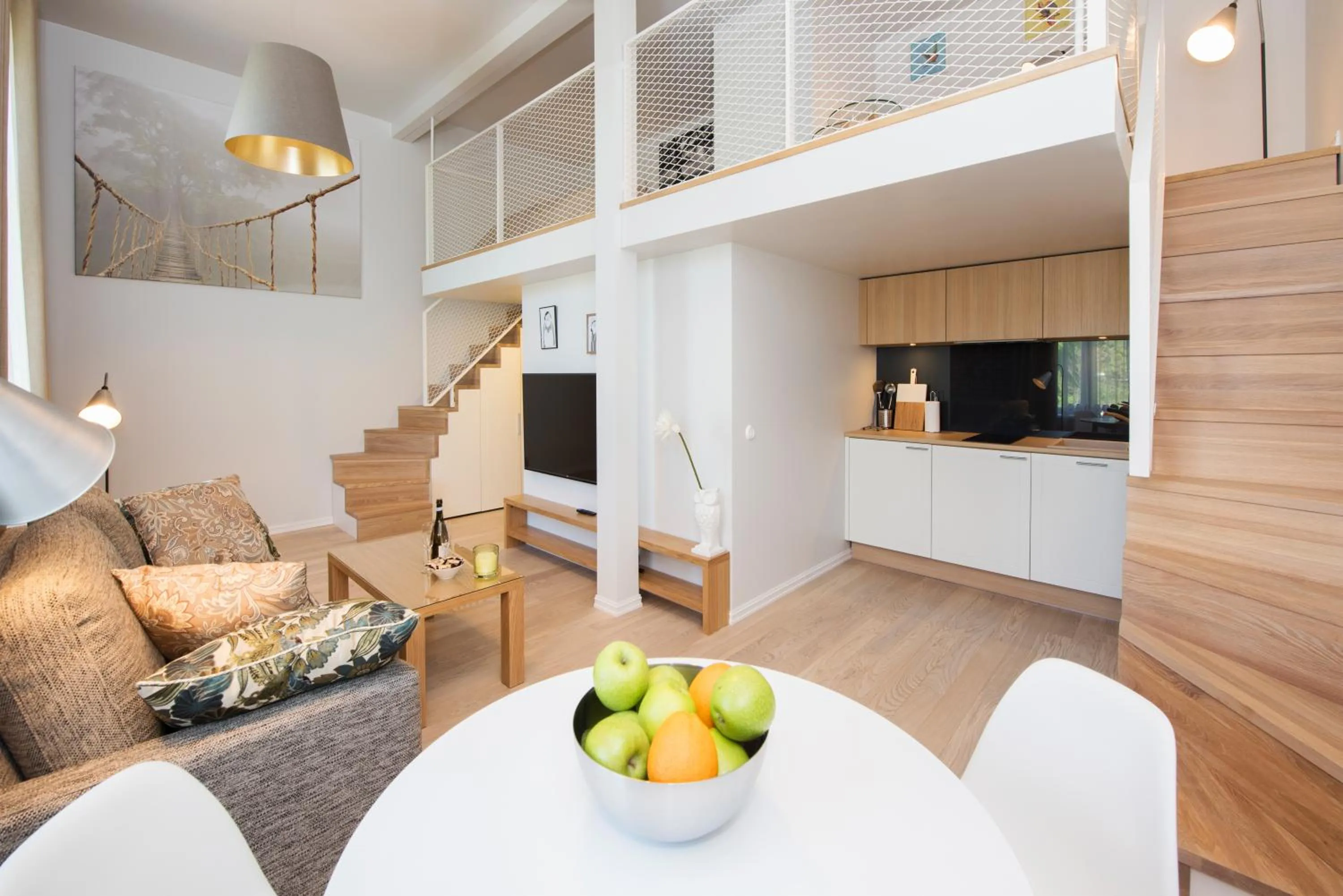 Dining area in Angleterre Apartments