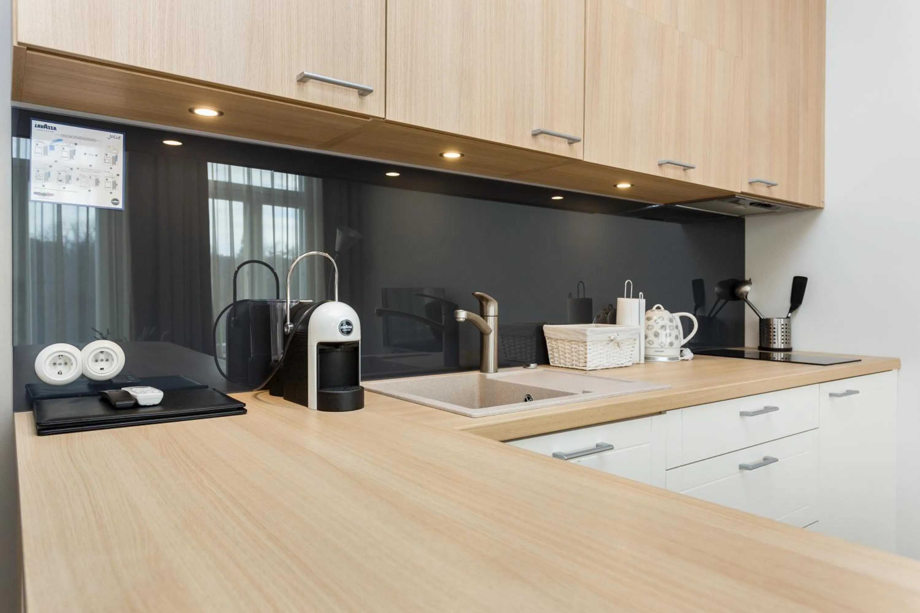 Photo of the whole room in Angleterre Apartments