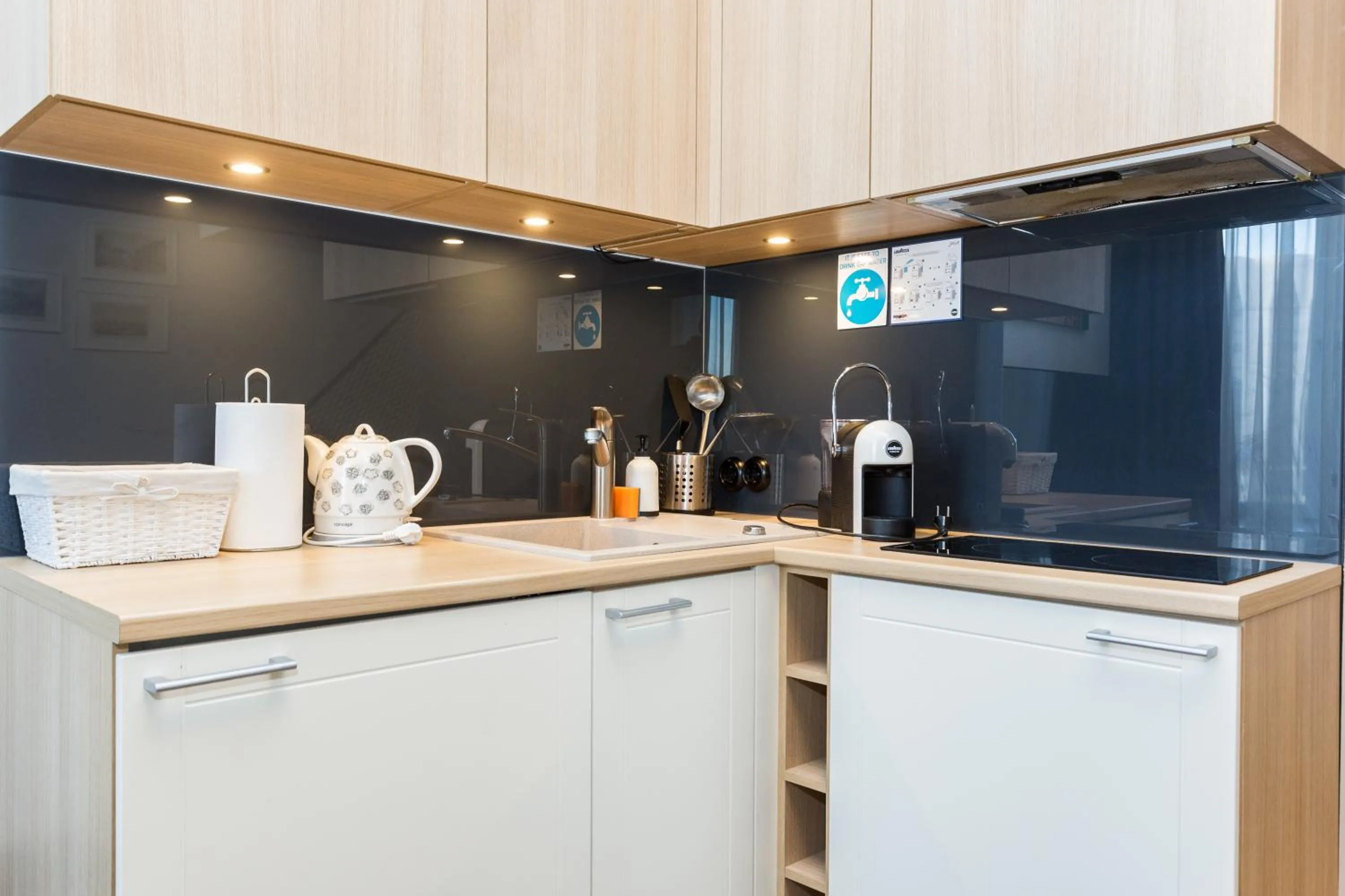 Photo of the whole room in Angleterre Apartments