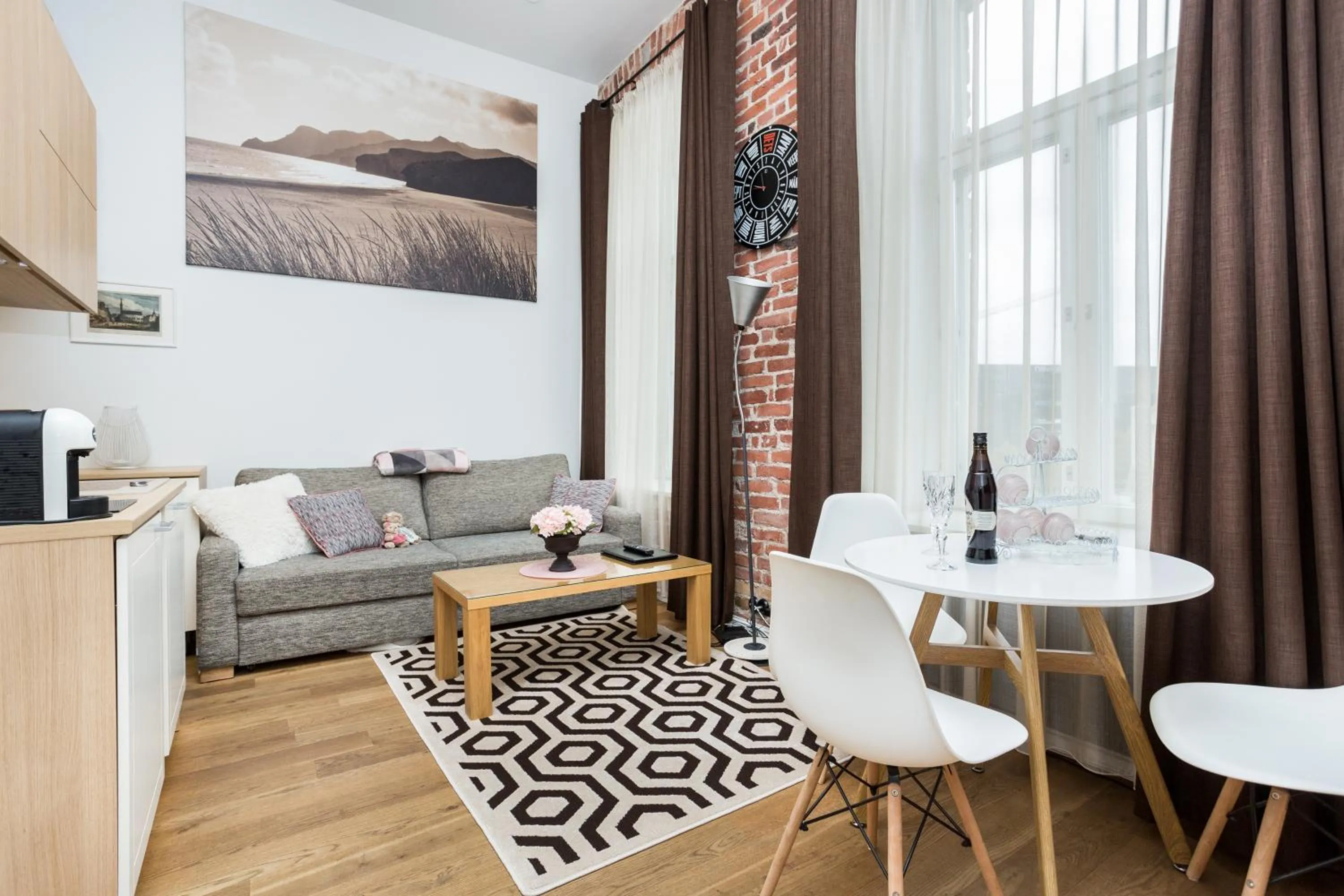 Photo of the whole room in Angleterre Apartments