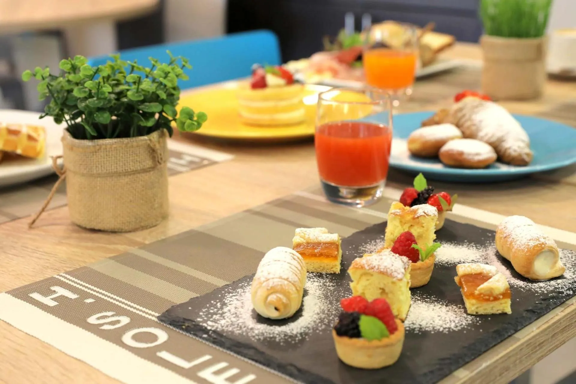 Restaurant/places to eat in Hotel Sole