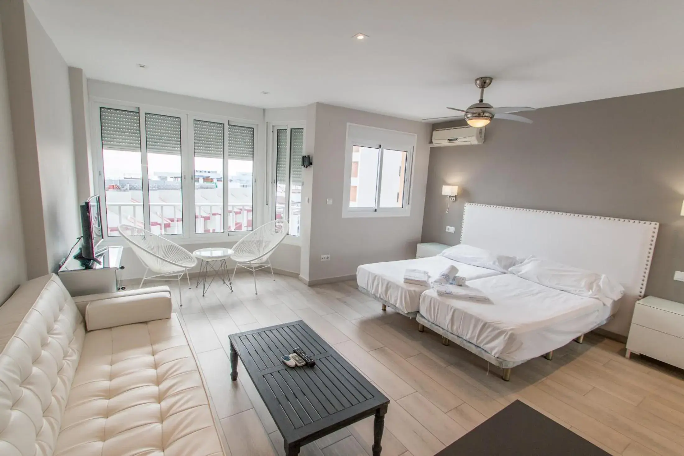 Suite in Palm Beach Club Apartamentos Carihuela Suite in Palm Beach Club Apartamentos Carihuela