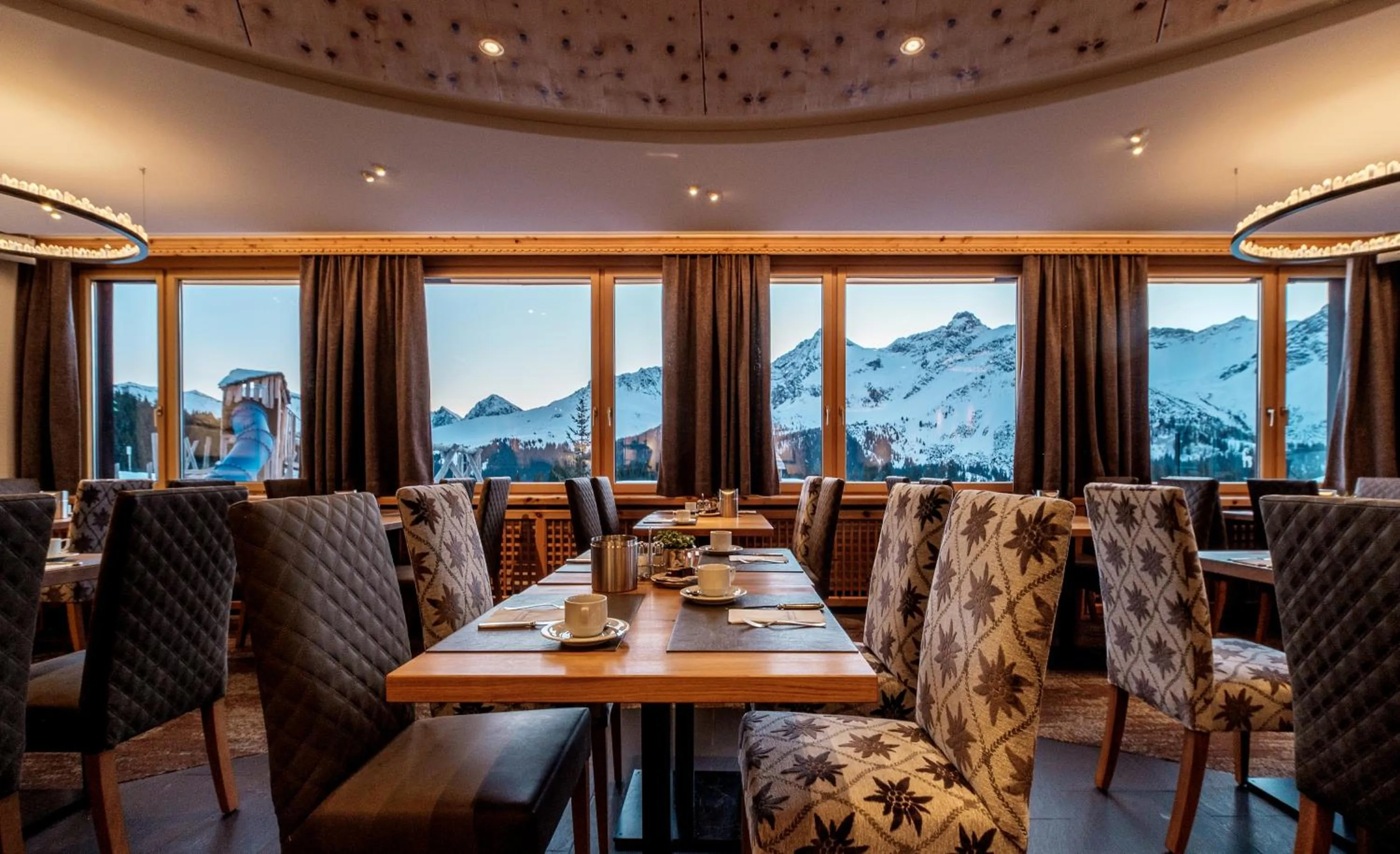 Restaurant/places to eat in Golf- & Sporthotel Hof Maran