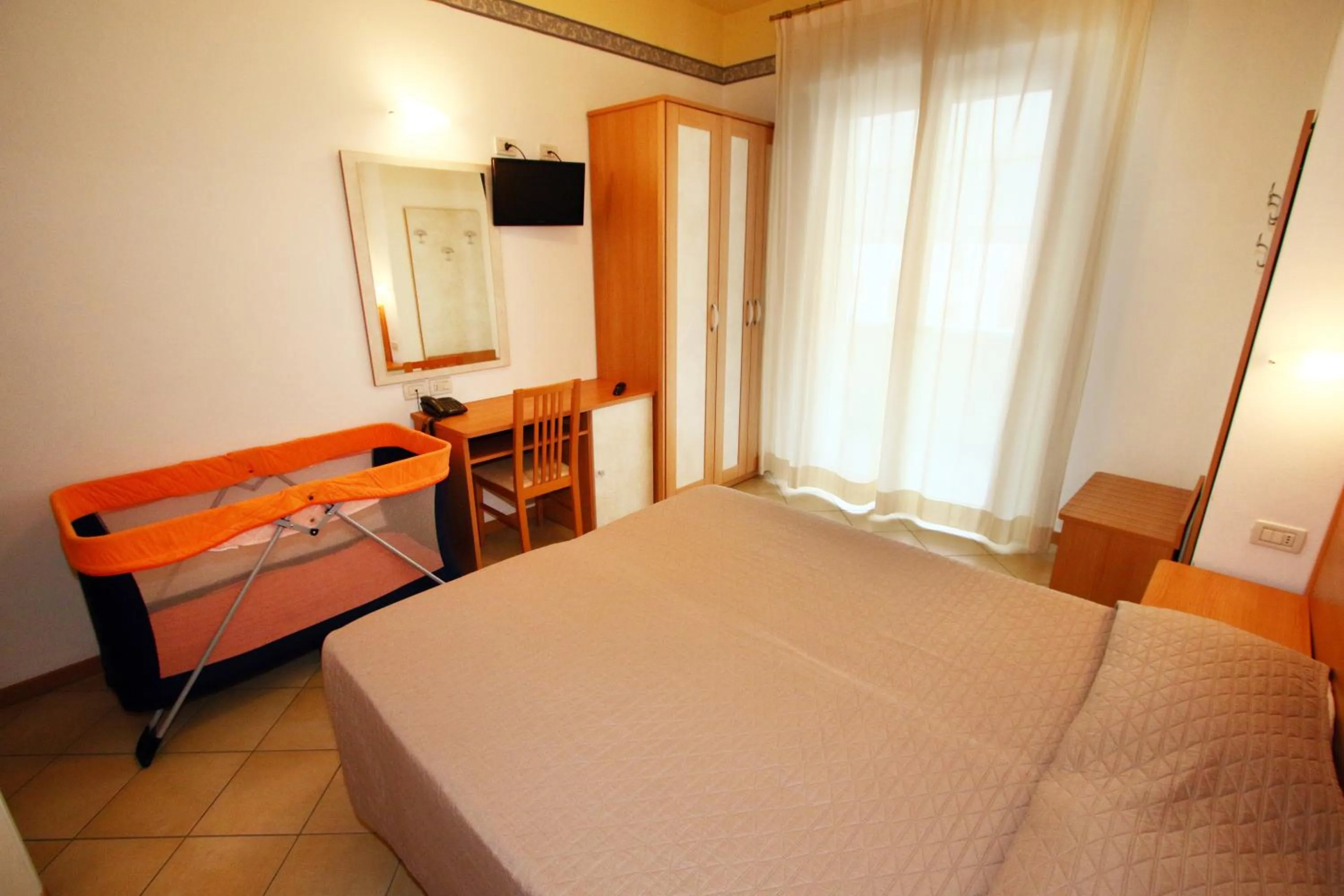 Bedroom, Bed in Hotel Boom