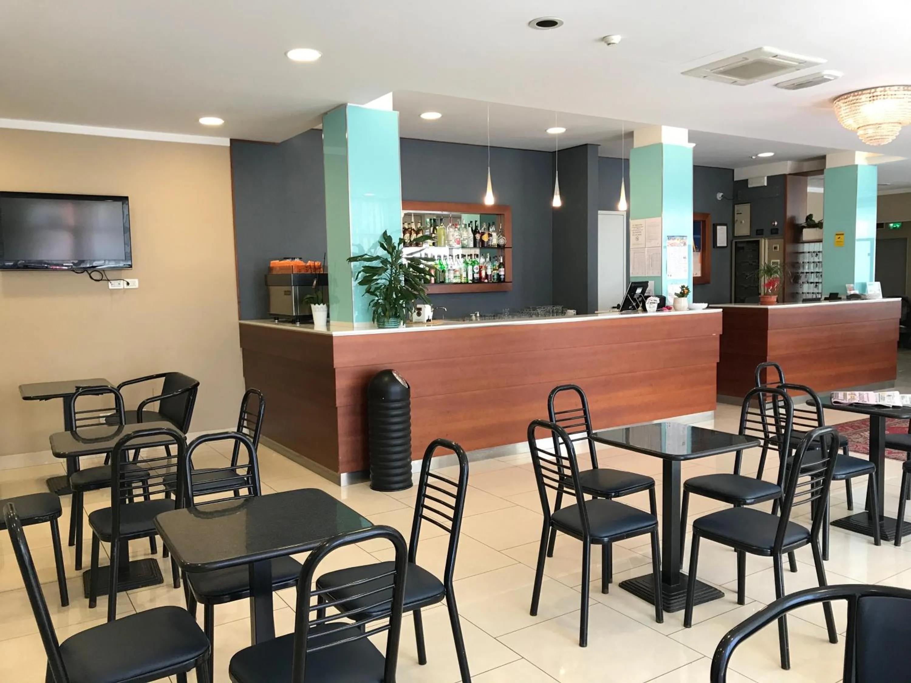 Communal lounge/ TV room in Hotel Boom