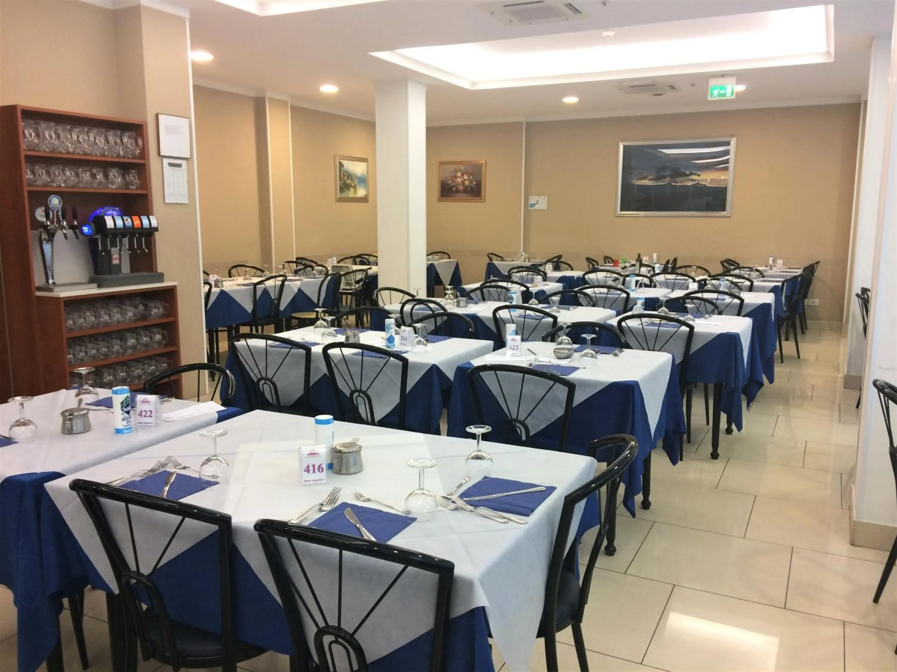 Restaurant/places to eat in Hotel Boom