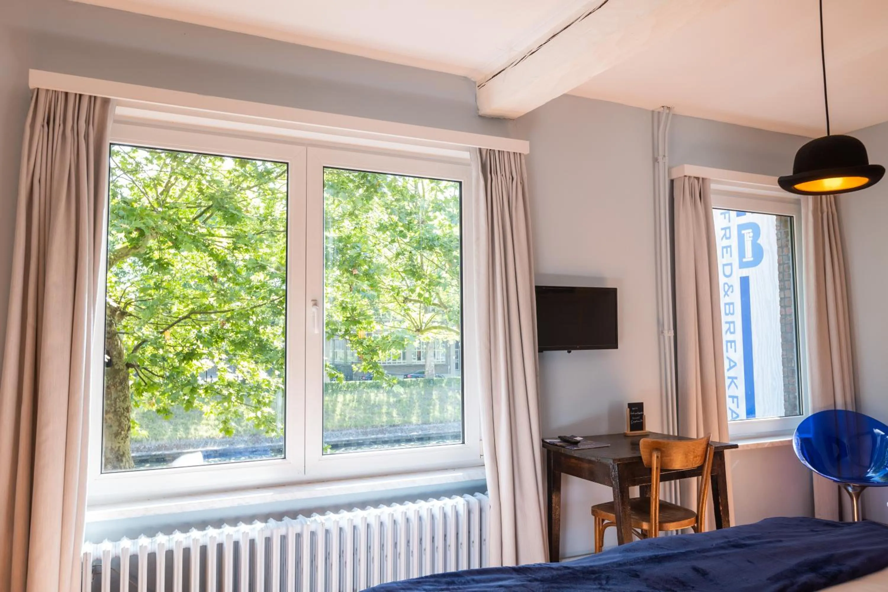 River view, Bed in Fred&Breakfast