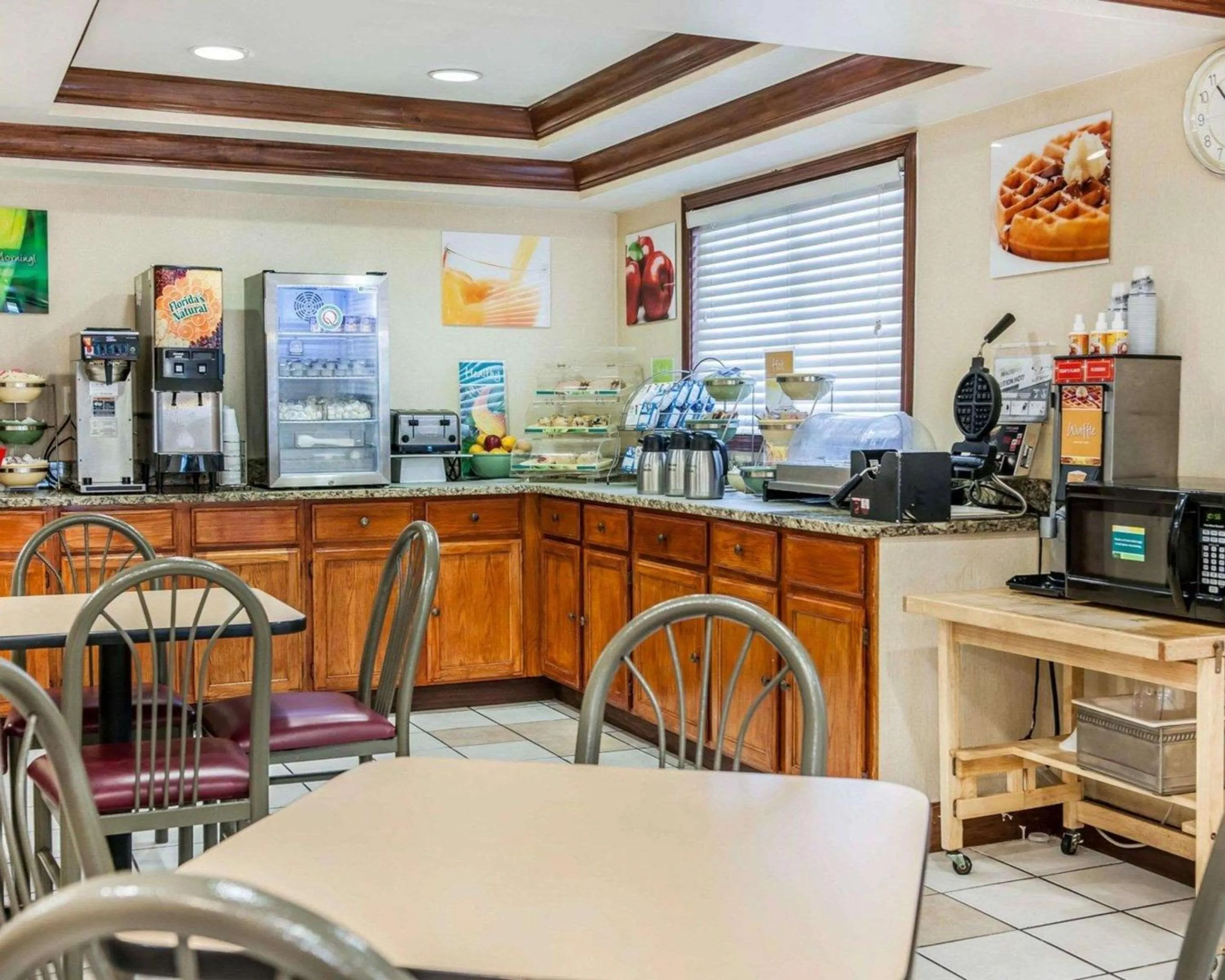 Restaurant/places to eat in Quality Inn South