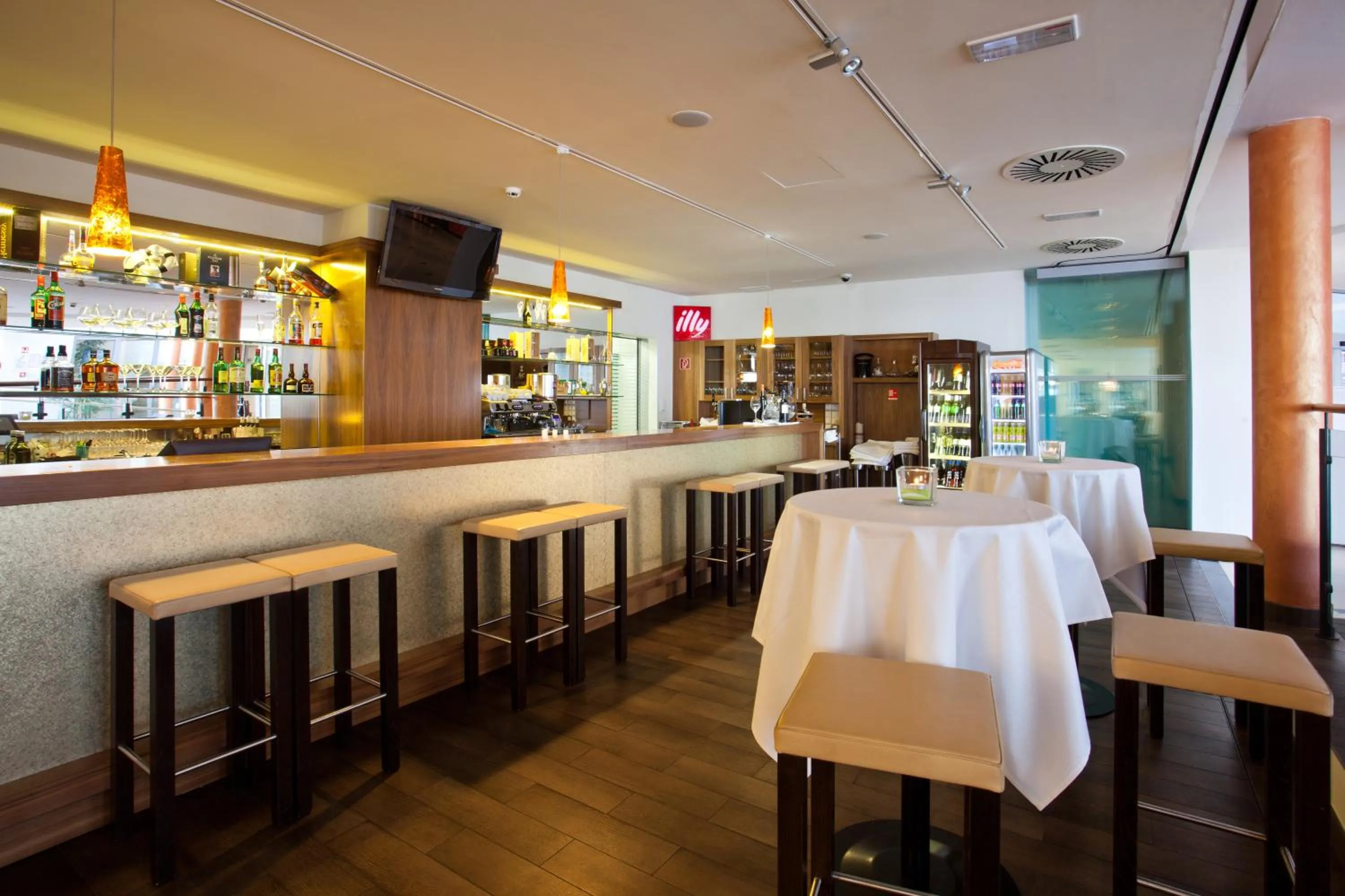 Lounge or bar in Casino & Hotel ADMIRAL Kozina