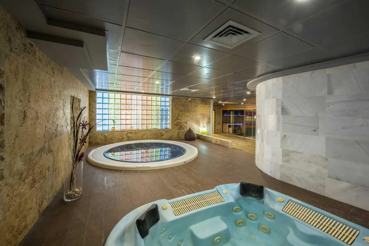 Hot Tub in Hotel de Naturaleza Rodalquilar & Spa Cabo de Gata