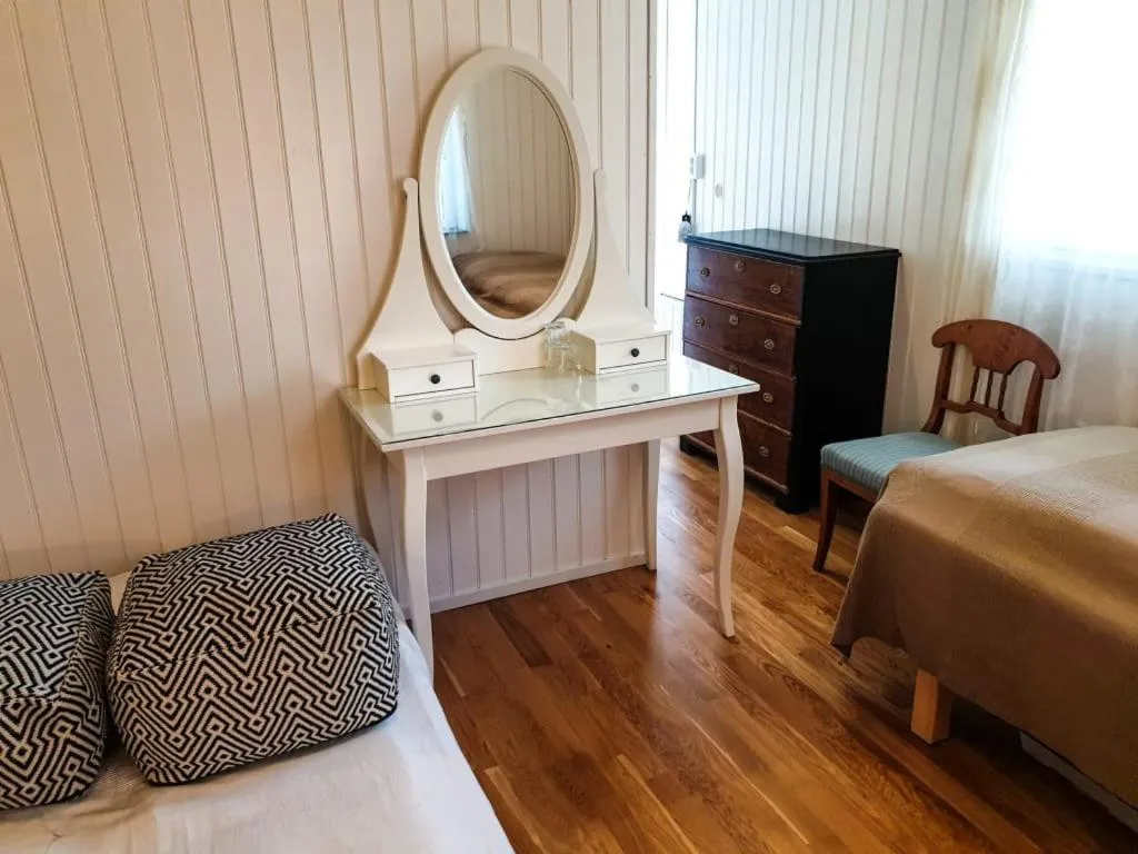 Photo of the whole room in Skotteksgården Cottages