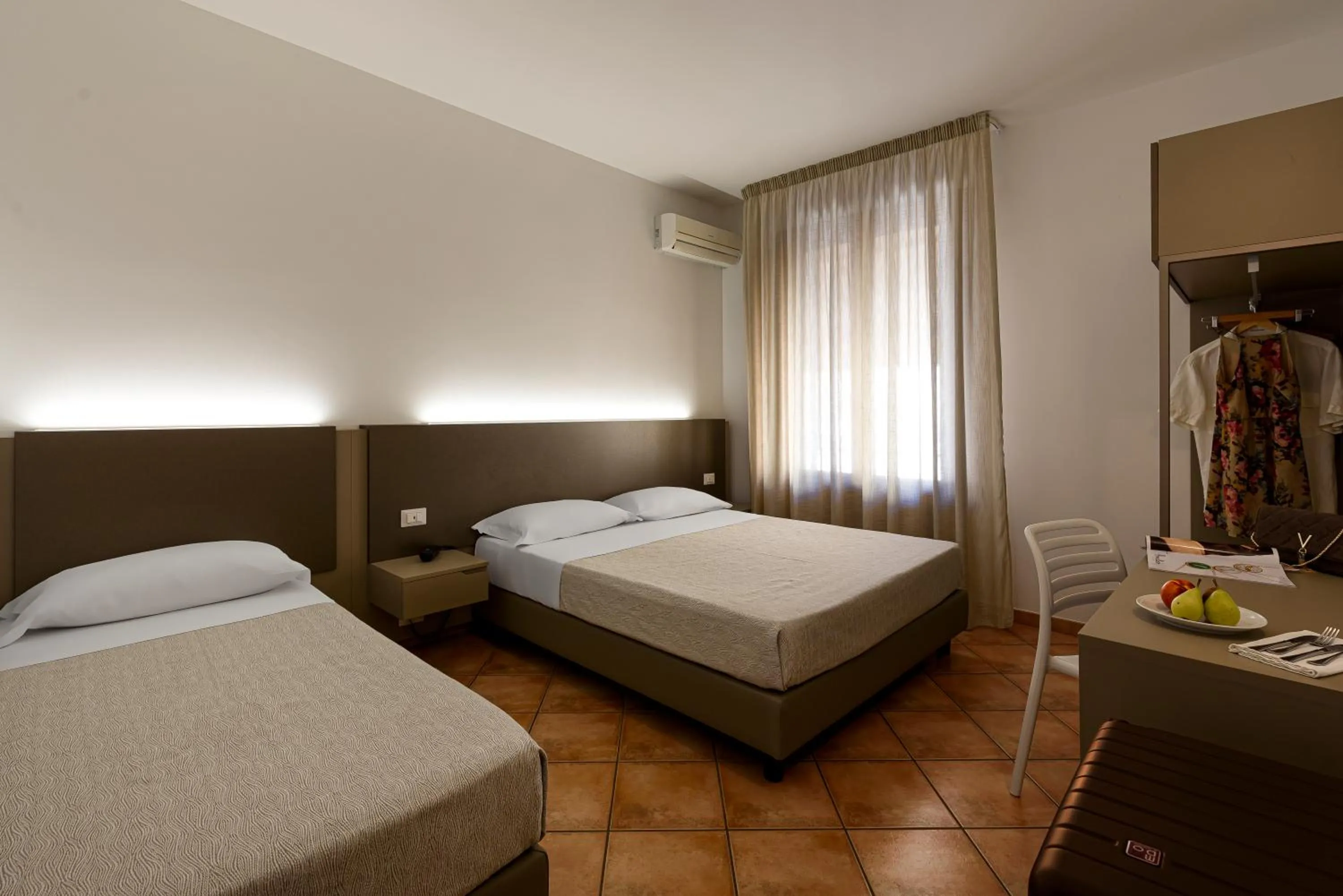 Photo of the whole room, Bed in Sun Garden