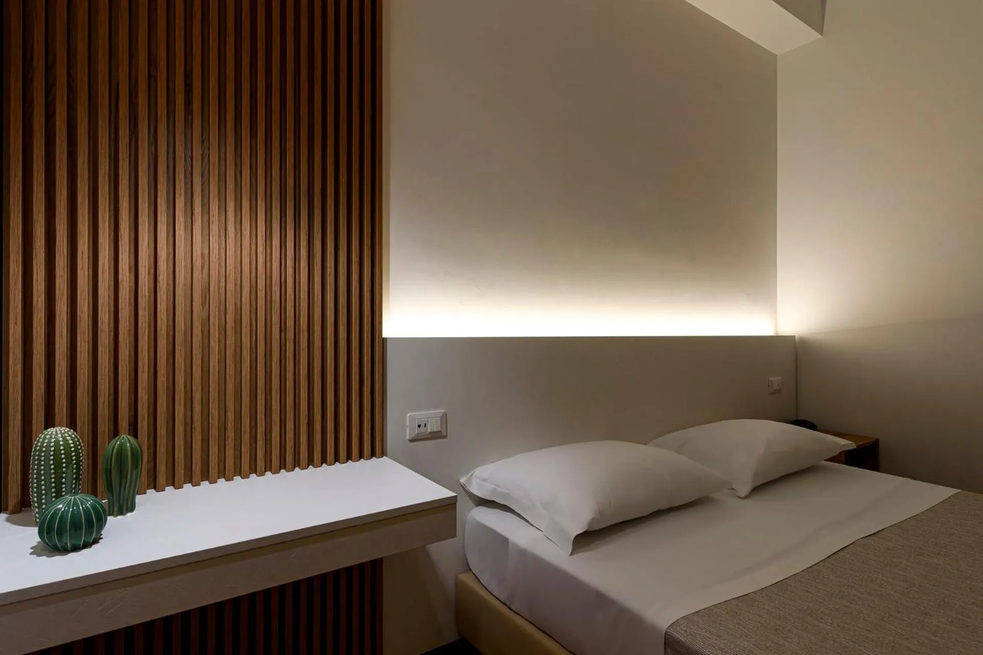 Bedroom, Bed in Sun Garden