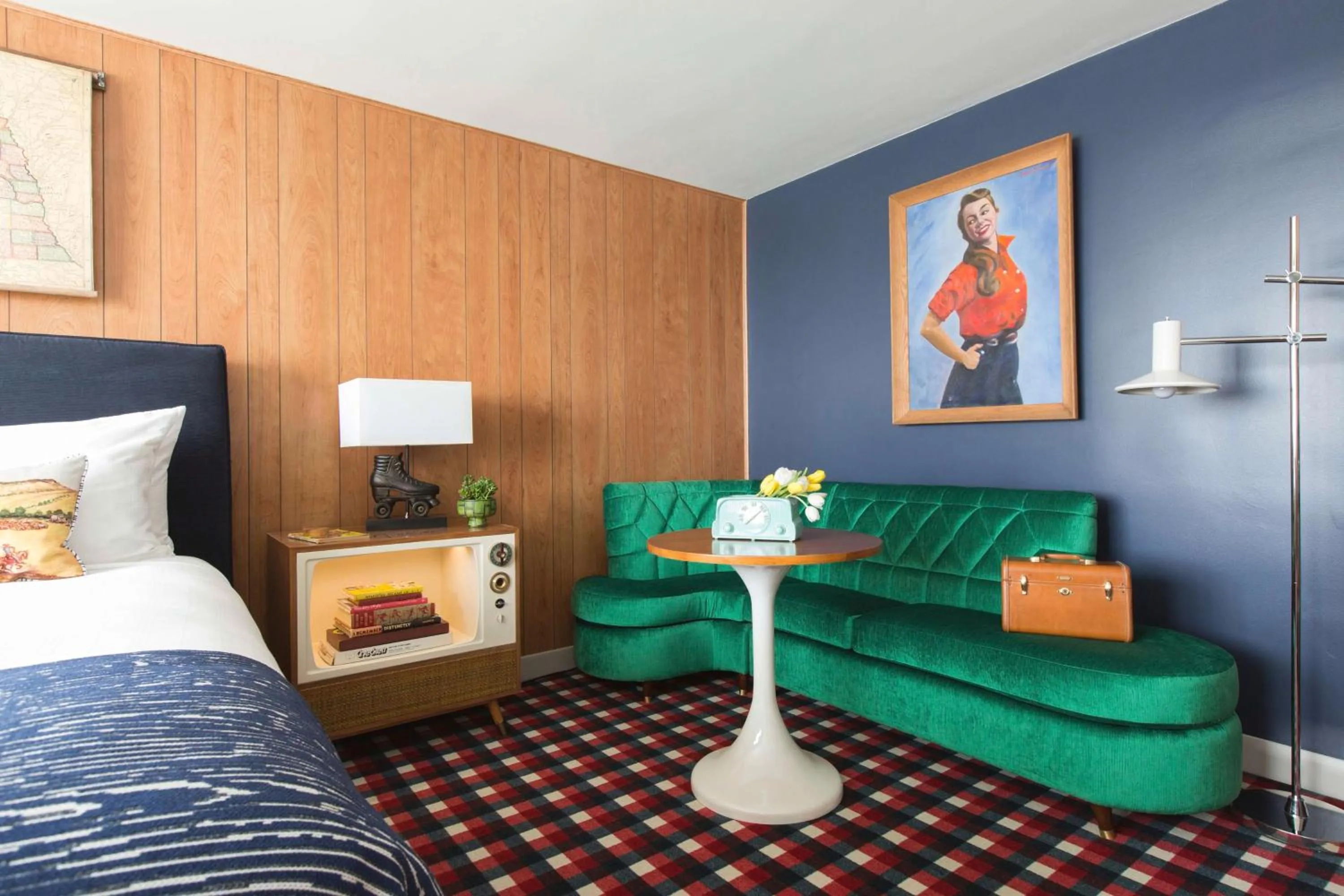 Living room, Bed in Graduate by Hilton Lincoln