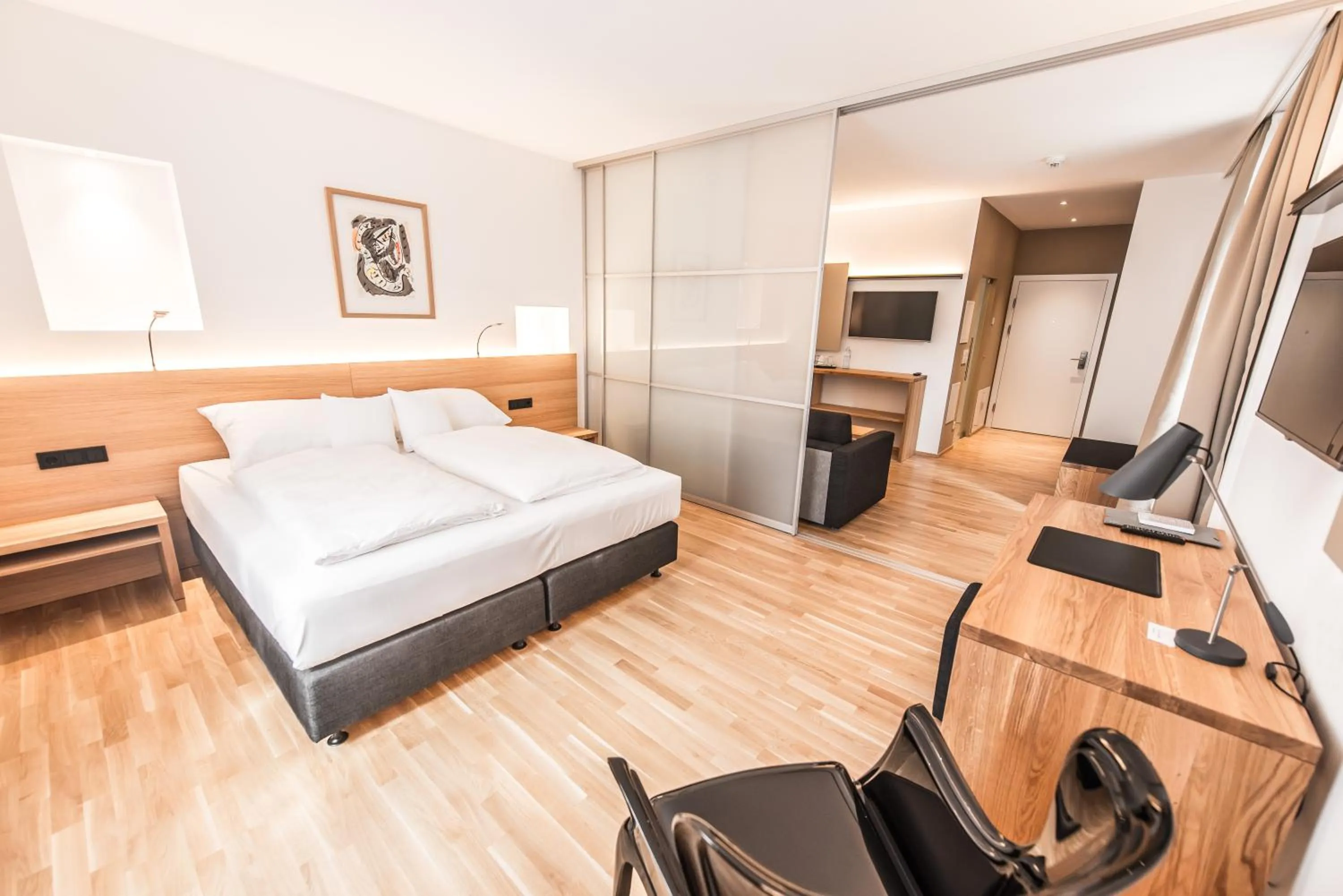 Photo of the whole room, Bed in Göttfried - essen trinken schlafen