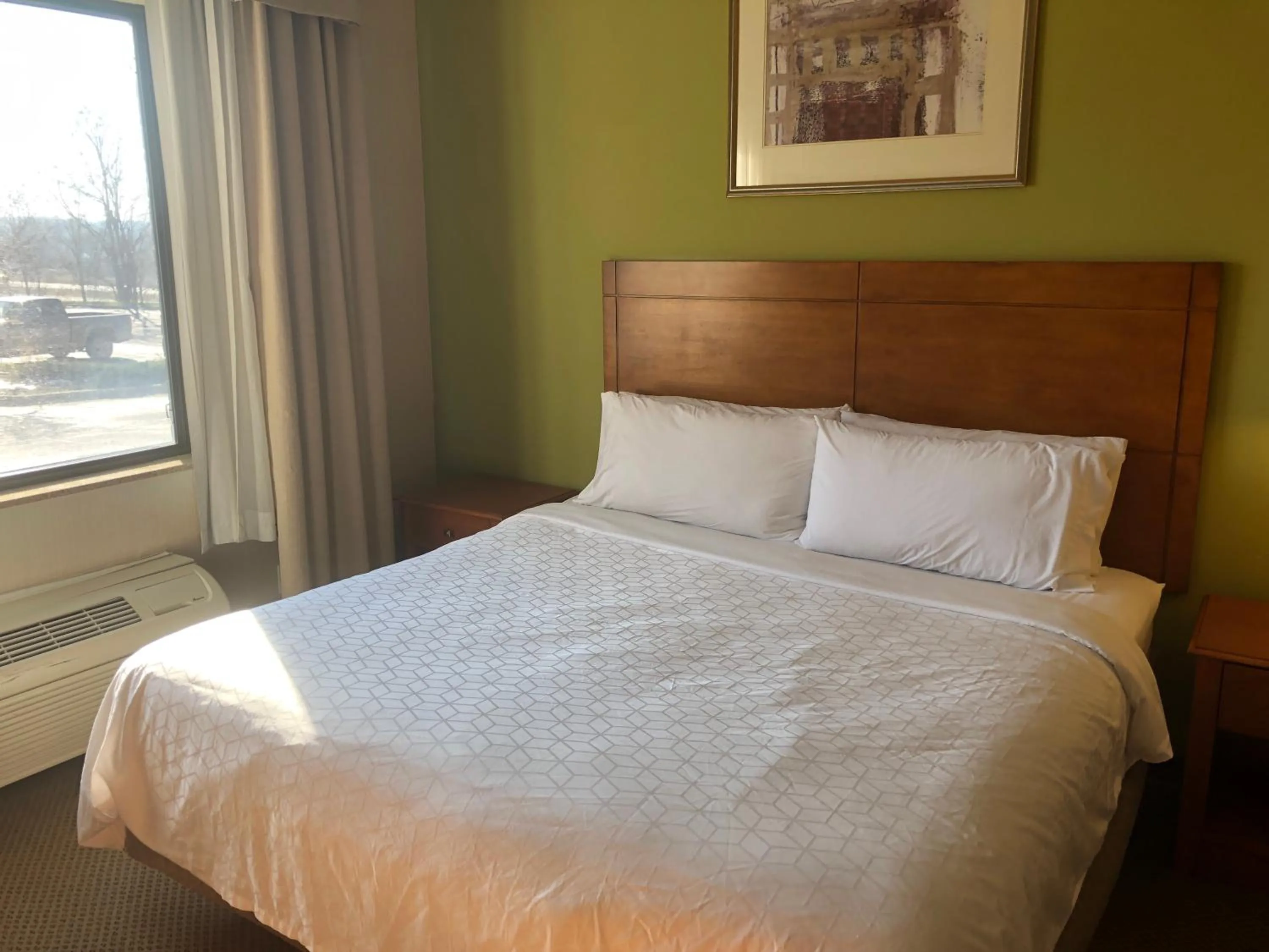 Bed in Holiday Inn Express Hotel & Suites Howell by IHG