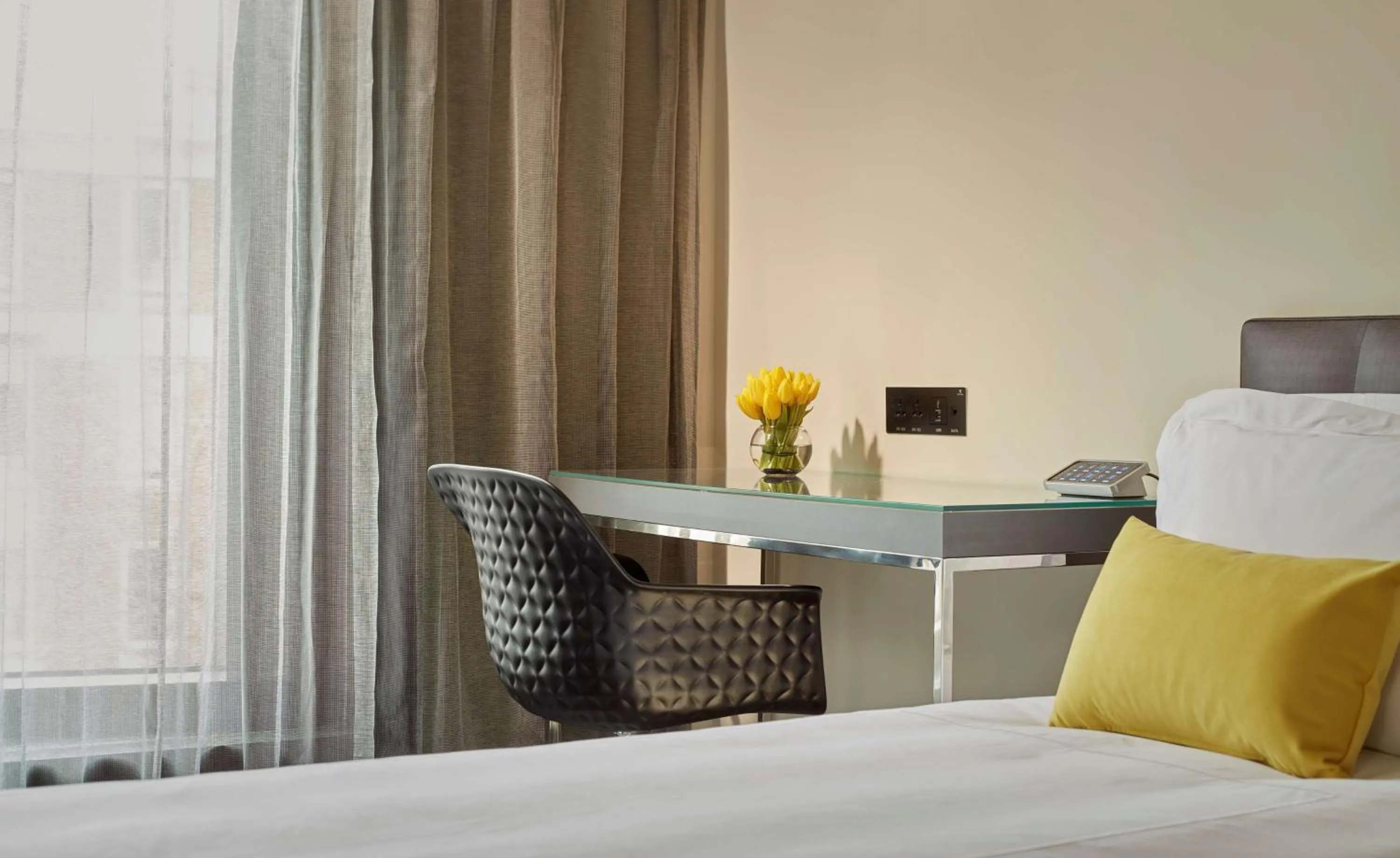 Bedroom, Bed in Park Plaza London Waterloo