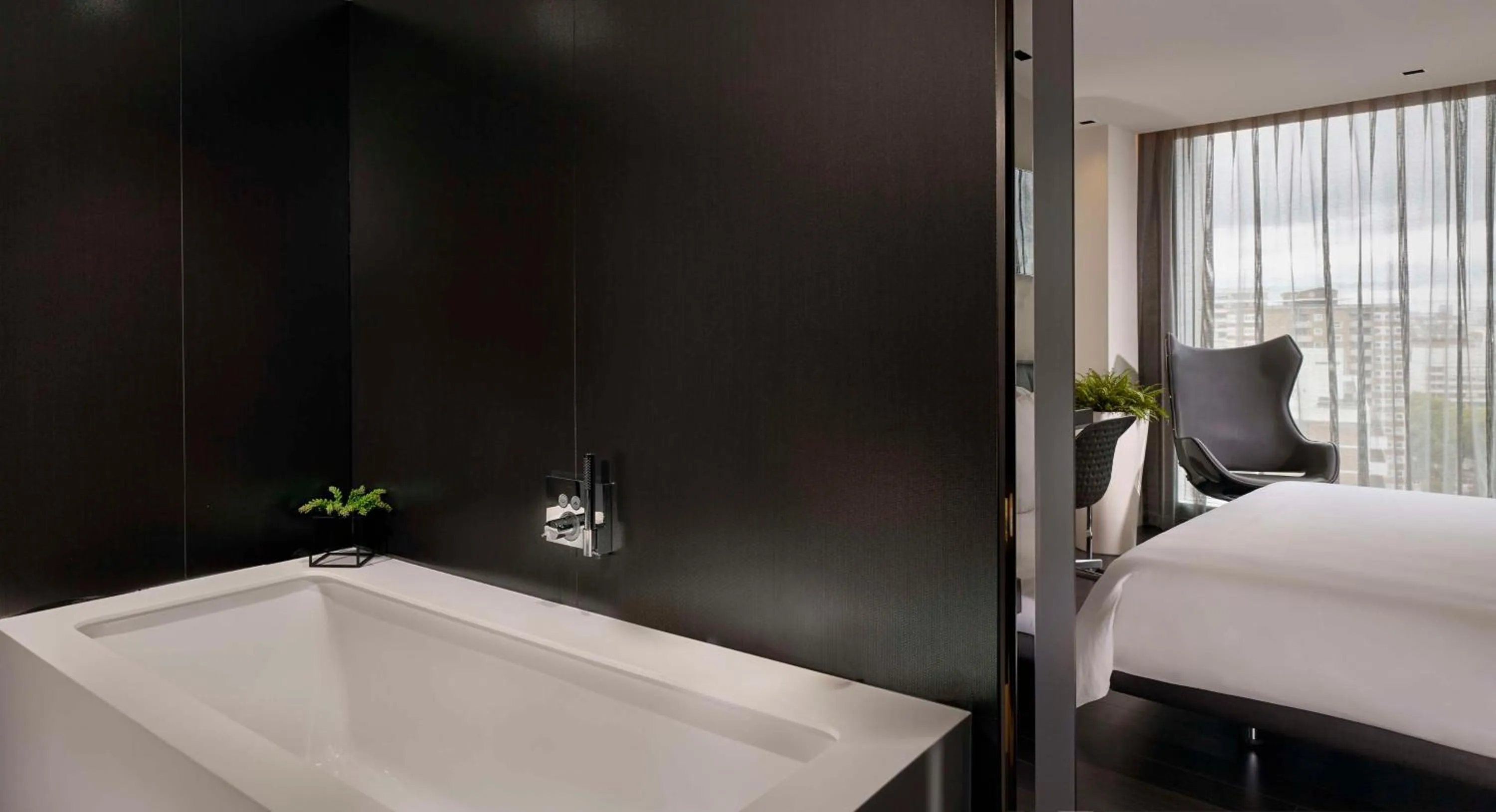 Bathroom, Bed in Park Plaza London Waterloo