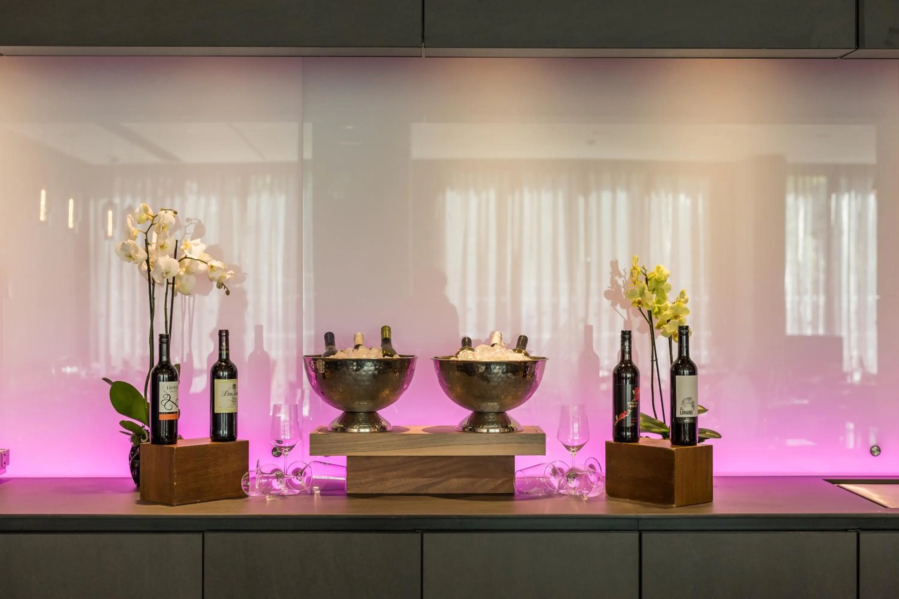 Restaurant/places to eat in Park Plaza London, Park Royal