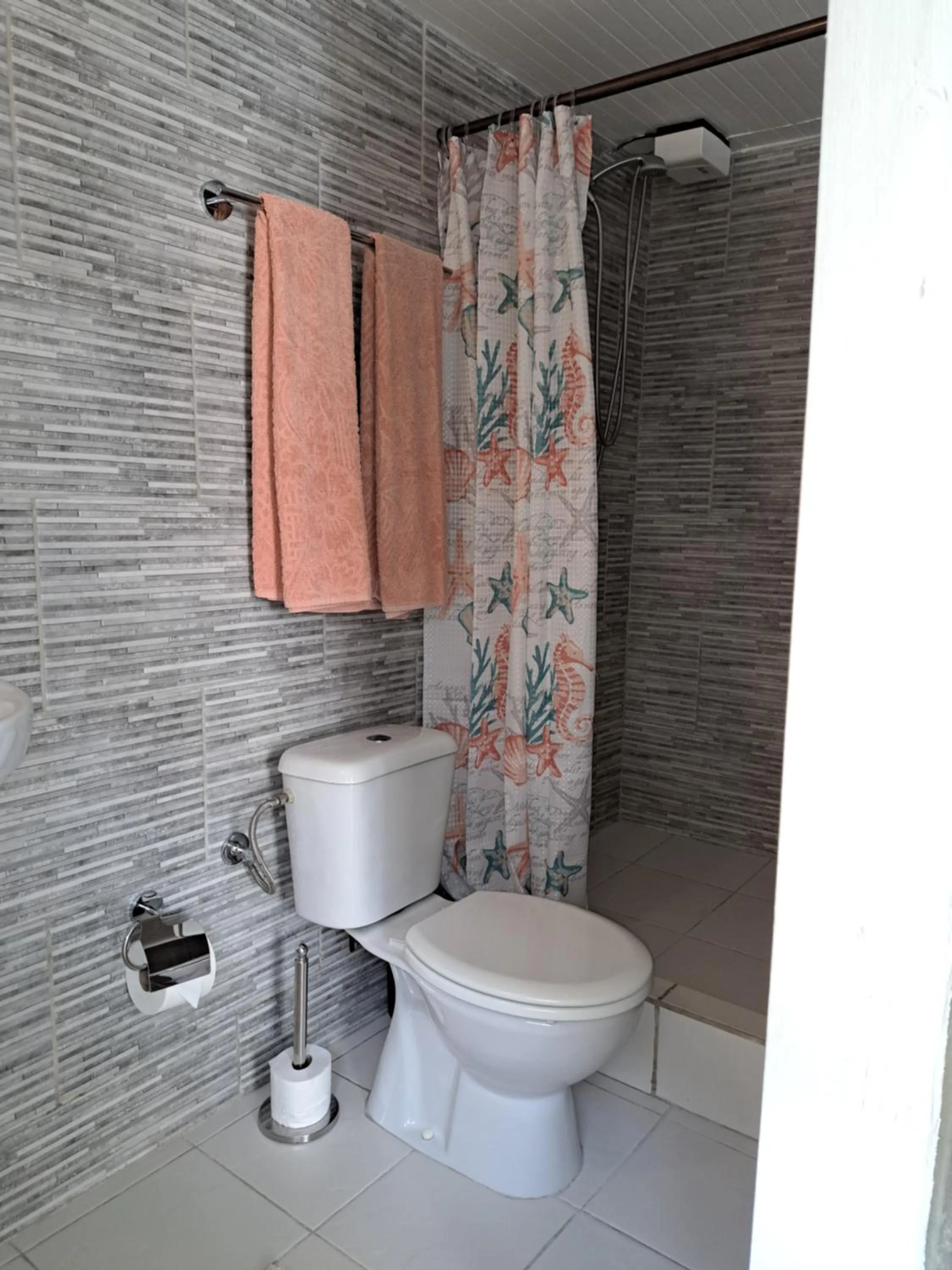 Bathroom in BnBBonaire near the ocean