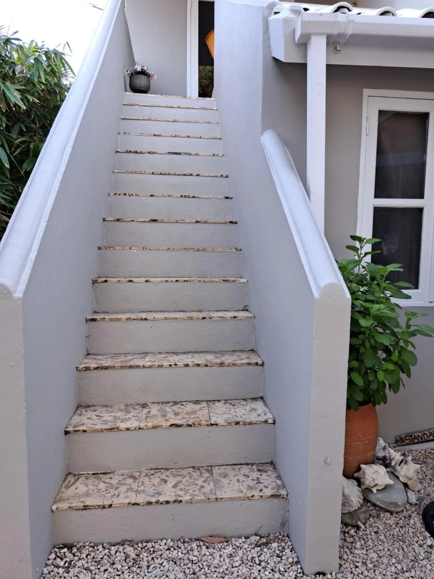 Facade/entrance in BnBBonaire near the ocean