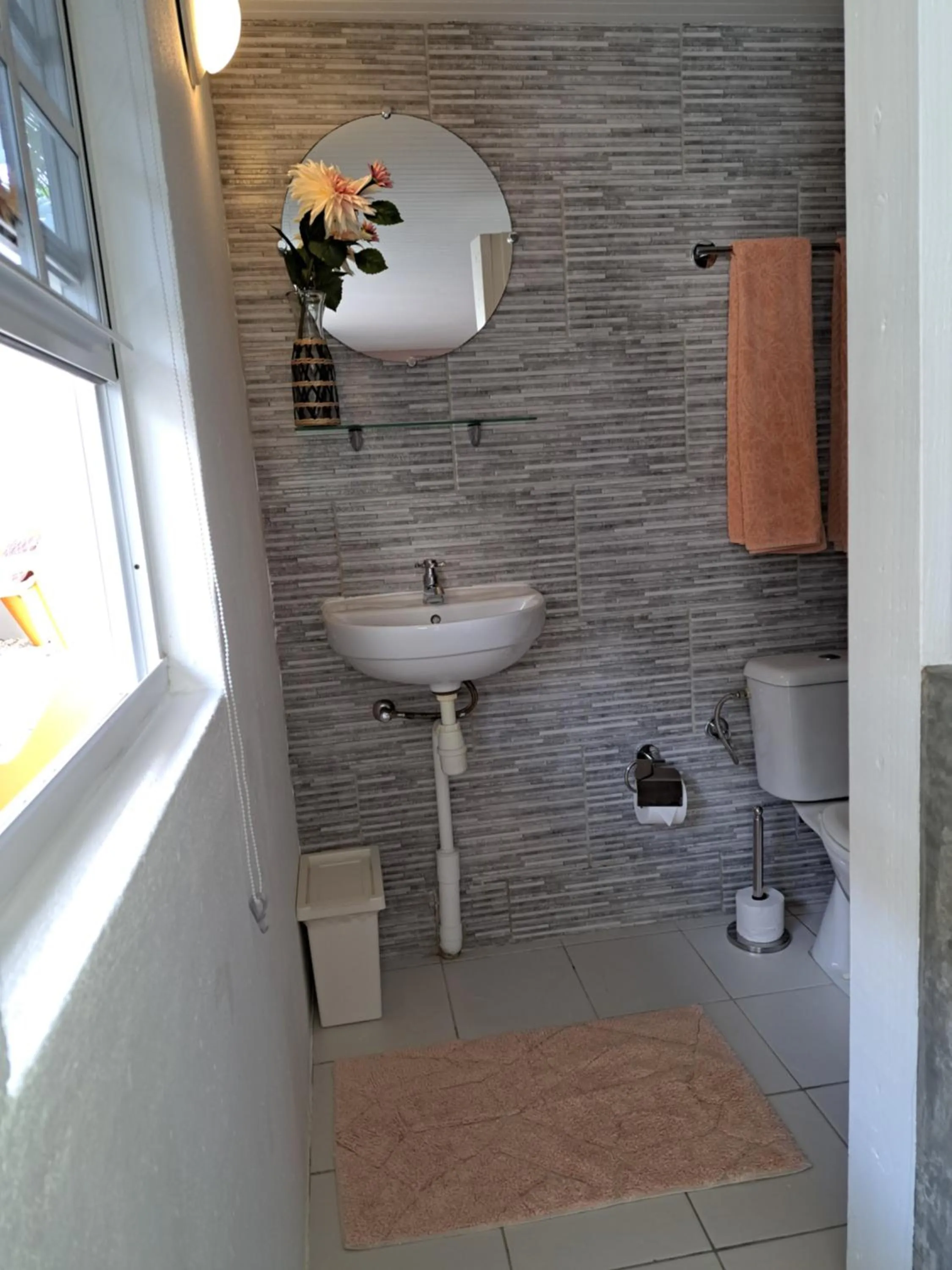 Bathroom in BnBBonaire near the ocean