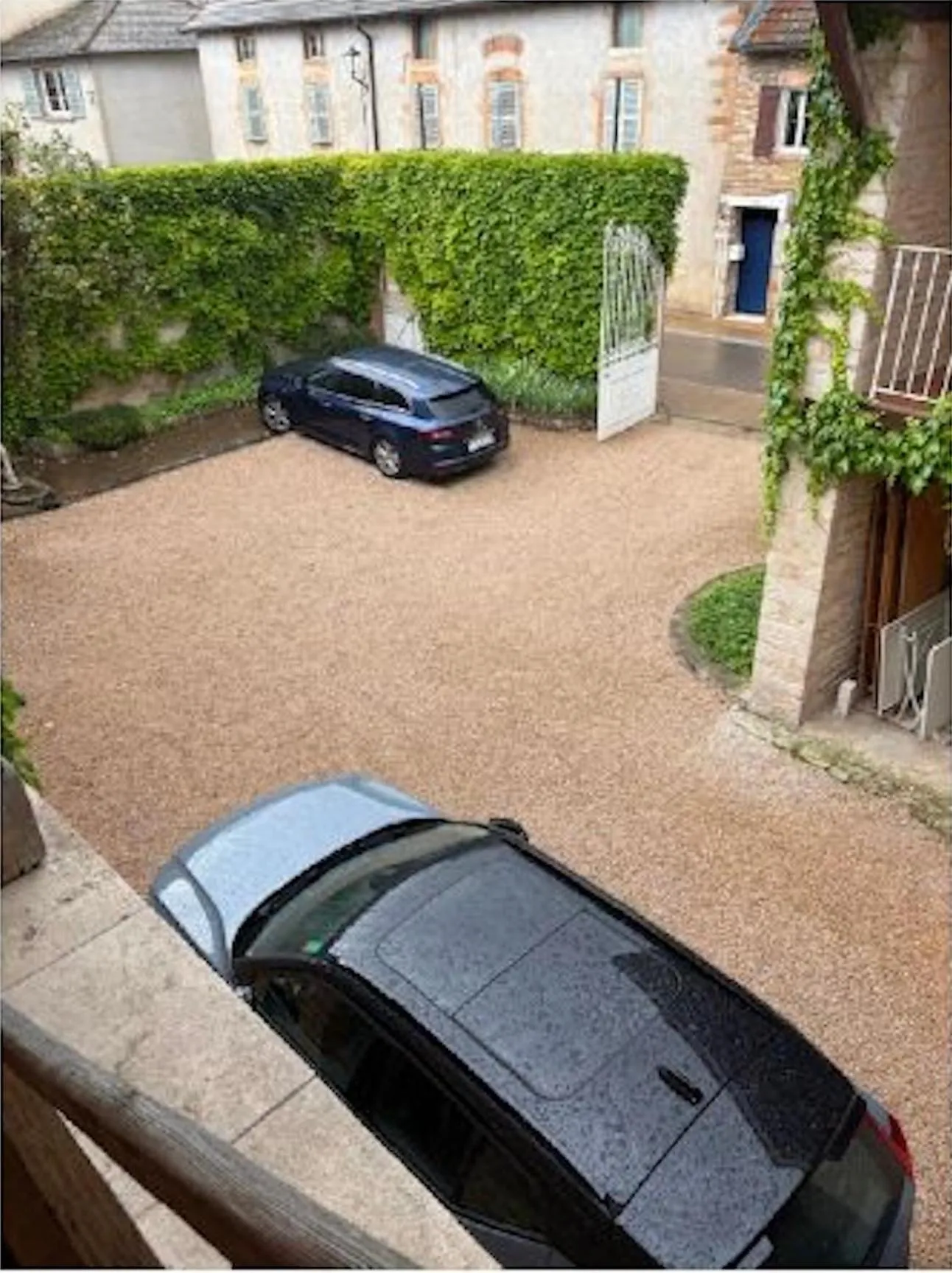 Parking in Le Logis D'Azé