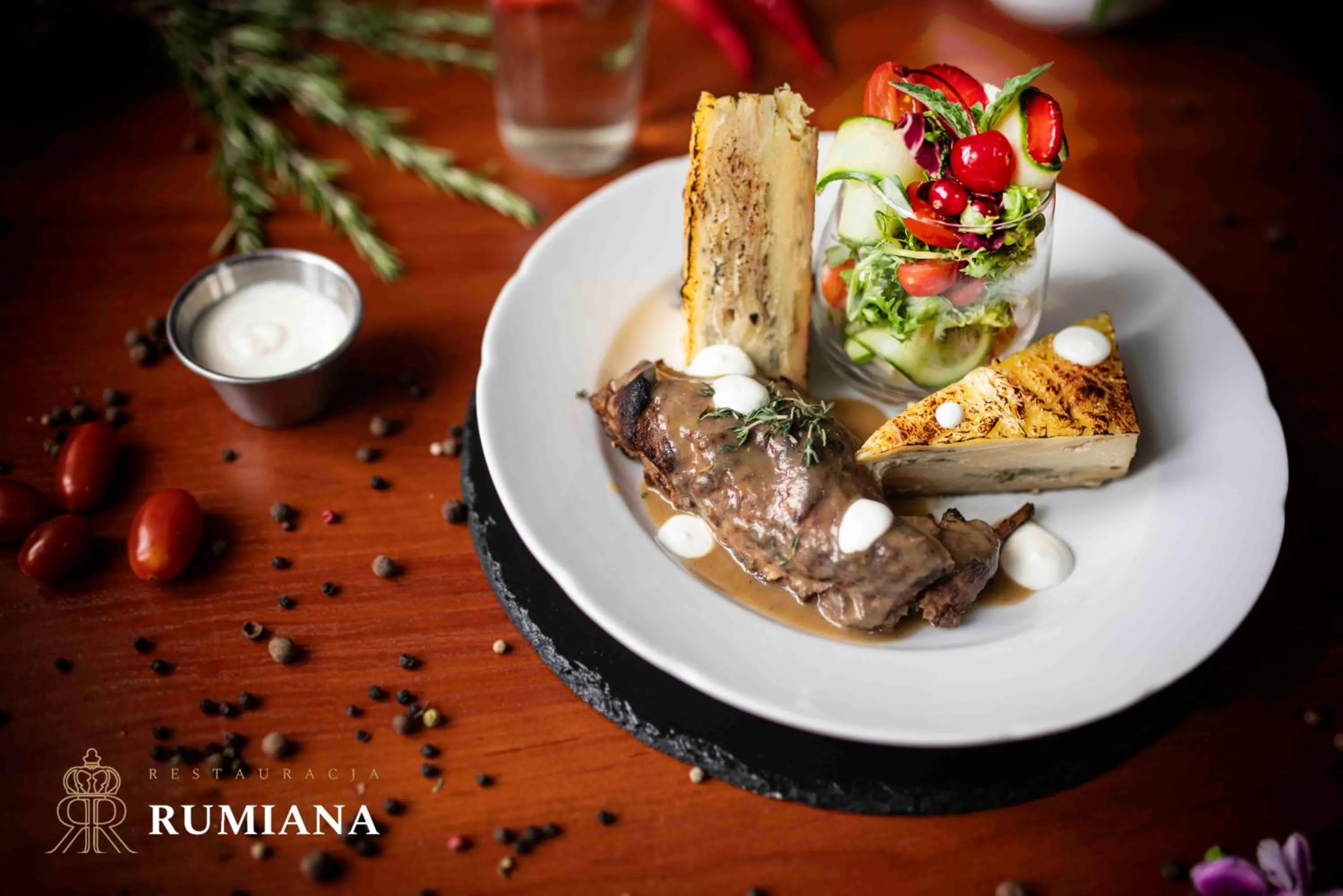 Restaurant/places to eat in Hotel Diamond w Białym Dworku