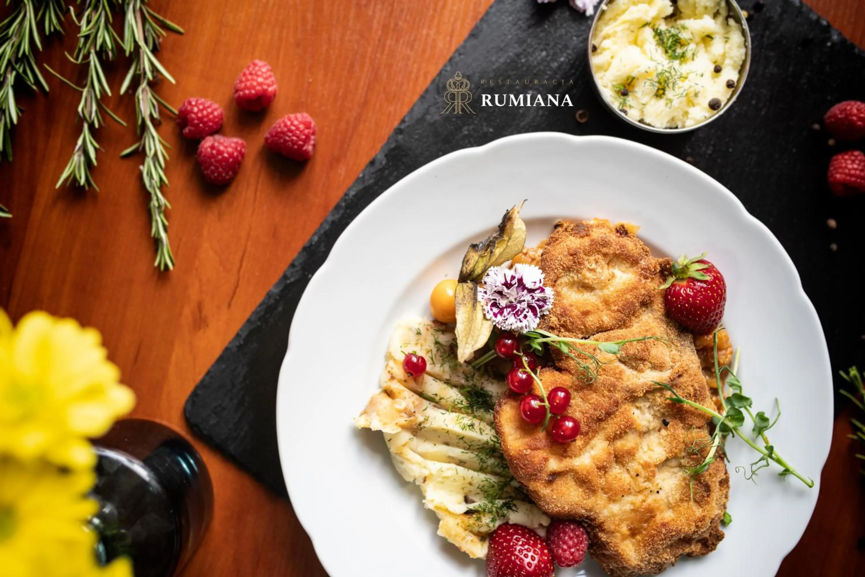 Restaurant/places to eat in Hotel Diamond w Białym Dworku