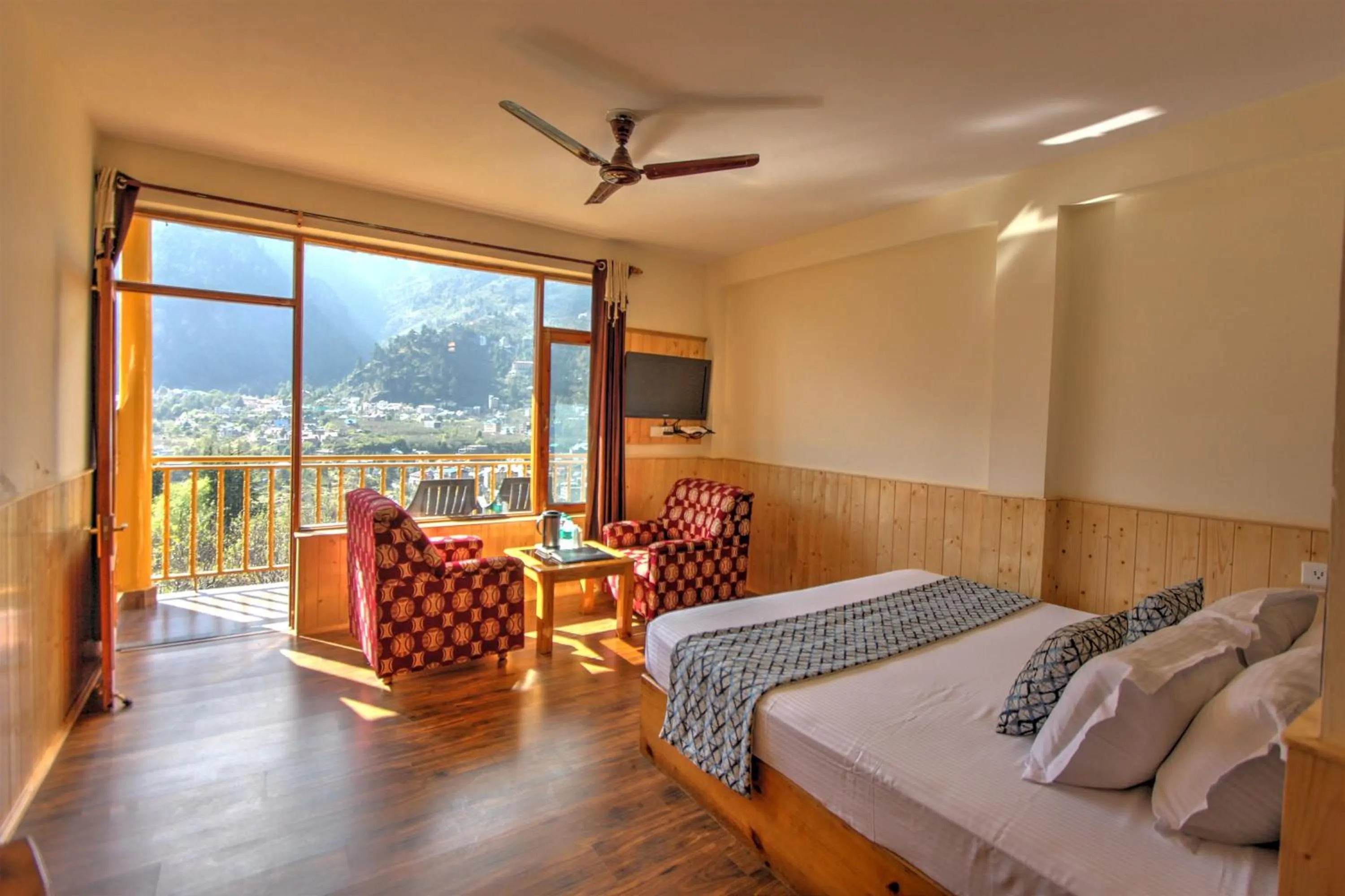 Photo of the whole room, Bed in Hotel Mountain face by Snow City Hotels