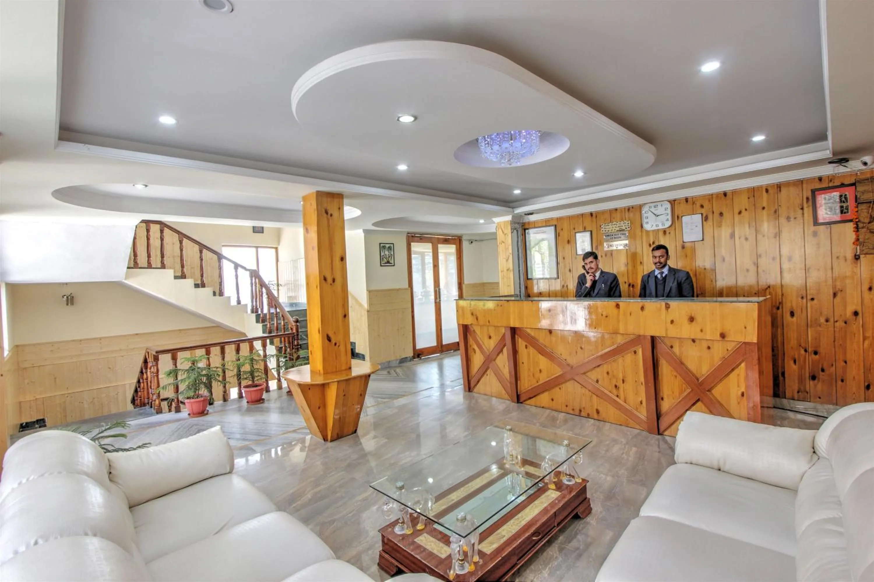 Lobby or reception in Hotel Mountain face by Snow City Hotels