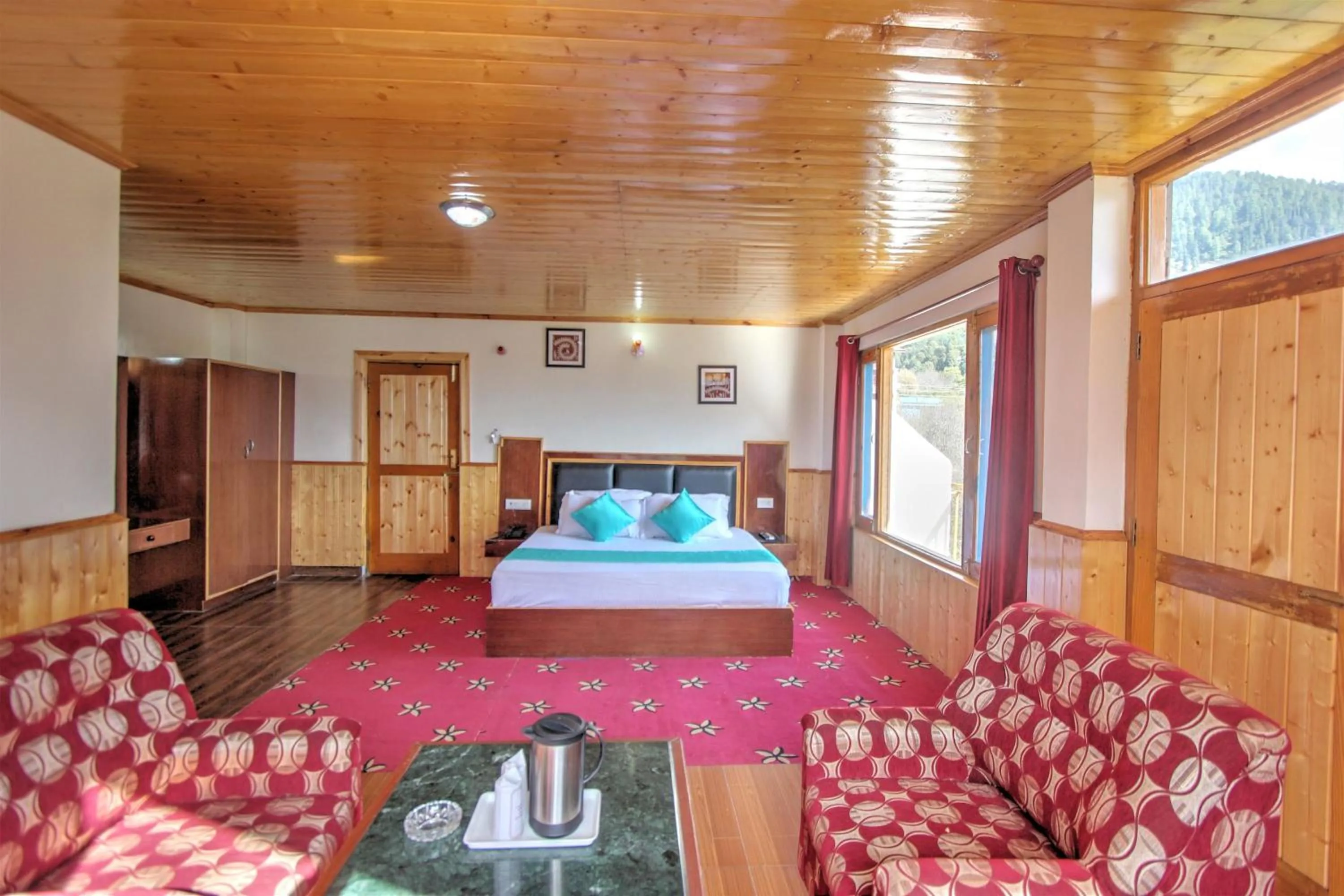 Bedroom, Bed in Hotel Mountain face by Snow City Hotels