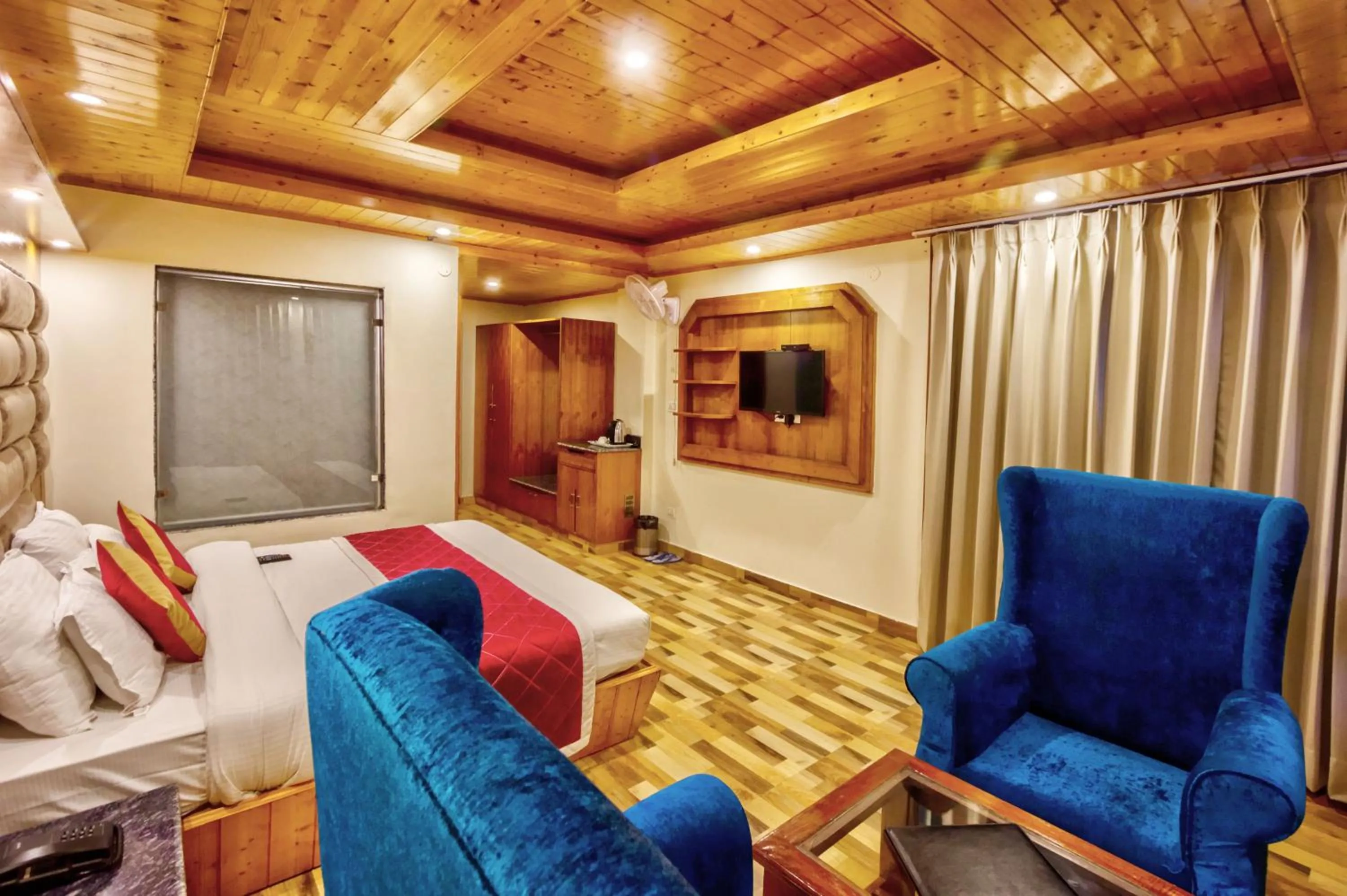 Hotel Mountain face by Snow City Hotels