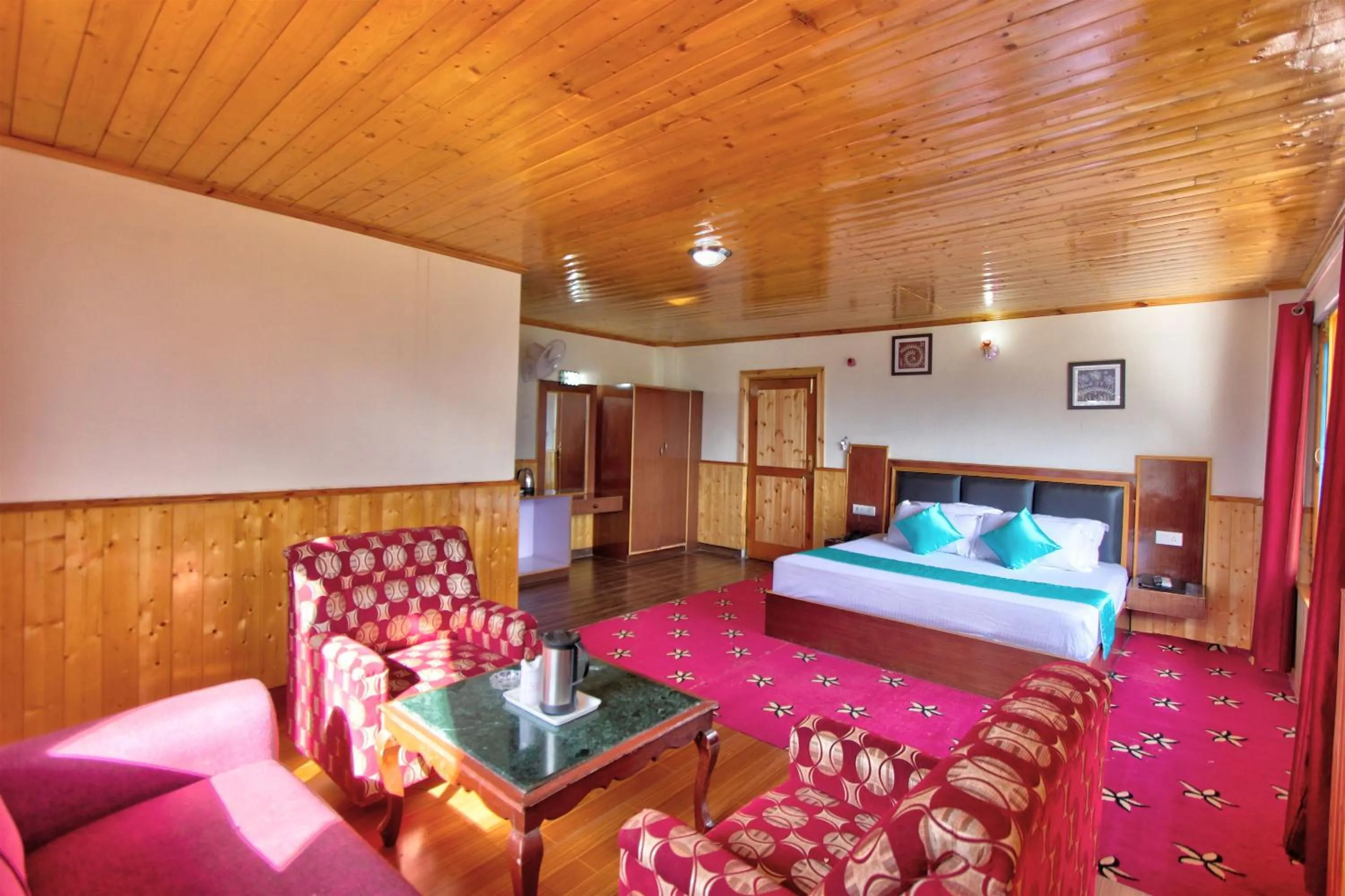 Bedroom, Bed in Hotel Mountain face by Snow City Hotels