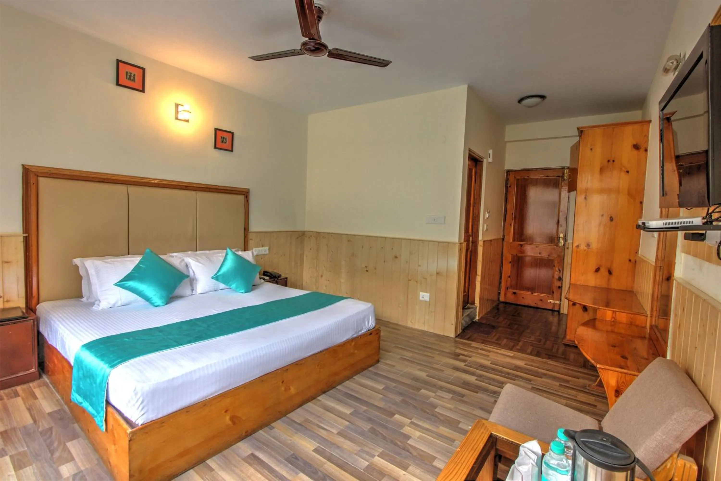 Bedroom, Bed in Hotel Mountain face by Snow City Hotels