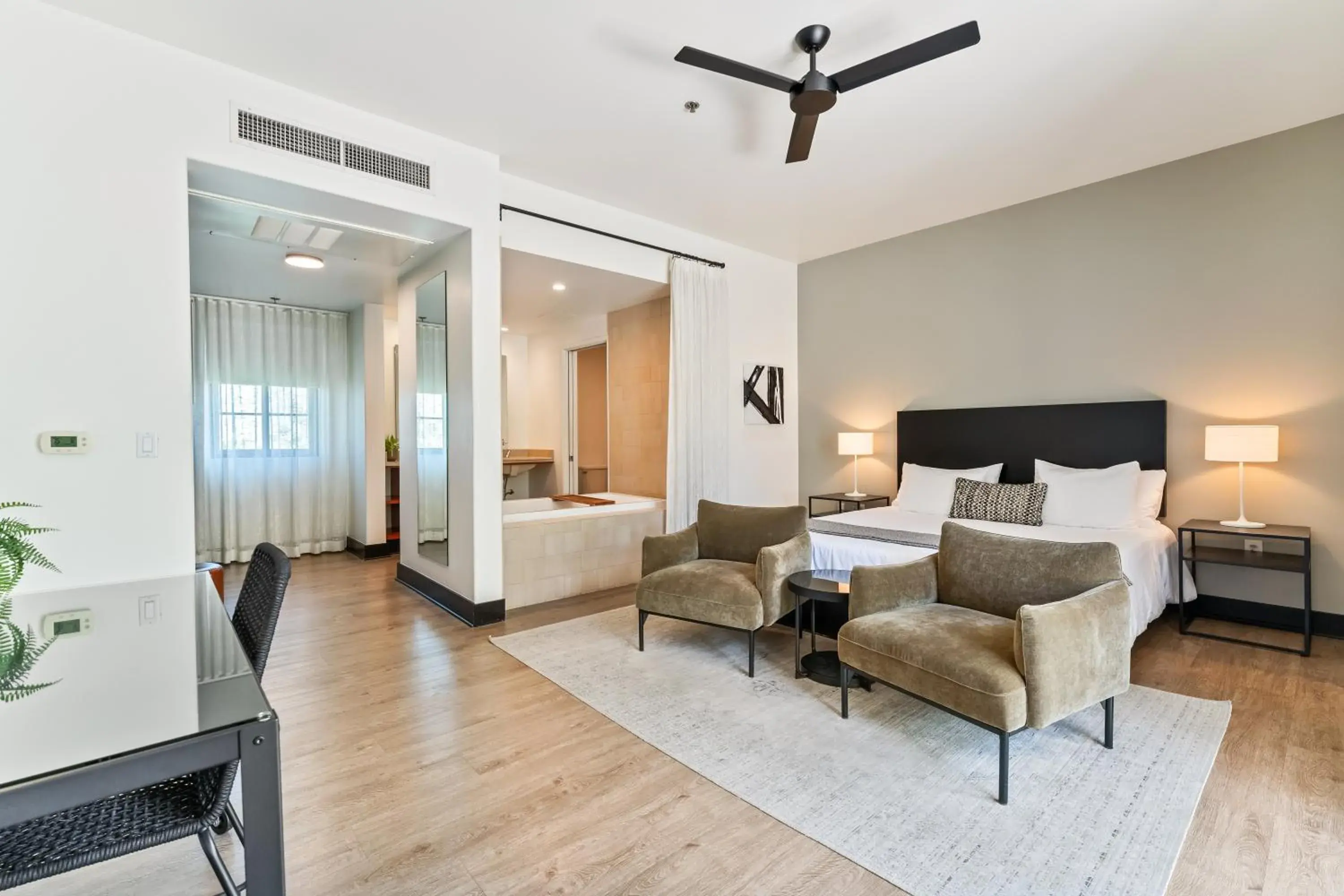 Deluxe King in Hotel Casa 425 + Lounge, A Four Sisters Inn Deluxe King in Hotel Casa 425 + Lounge, A Four Sisters Inn