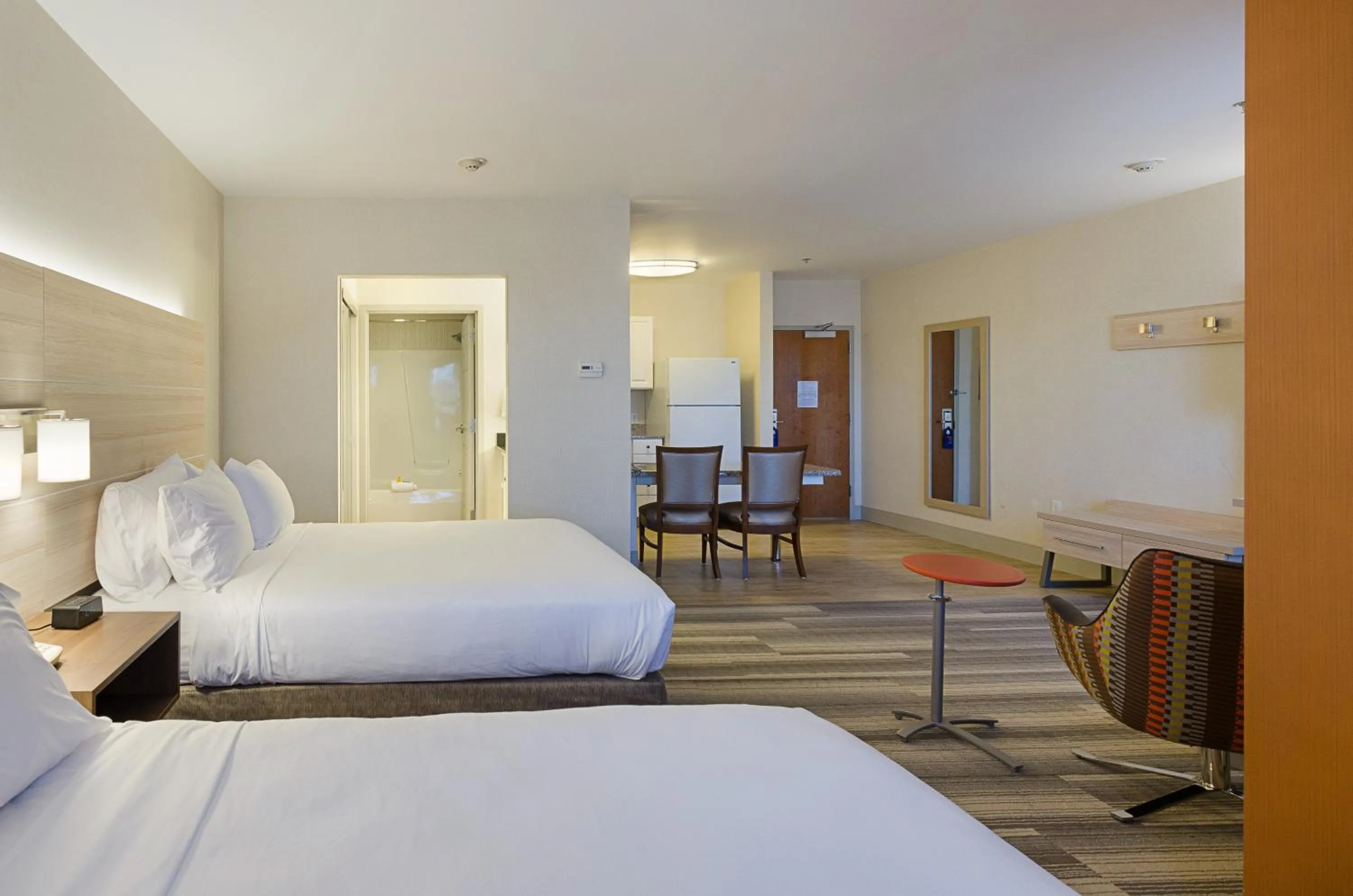 Property building, Bed in Holiday Inn Express Lexington by IHG