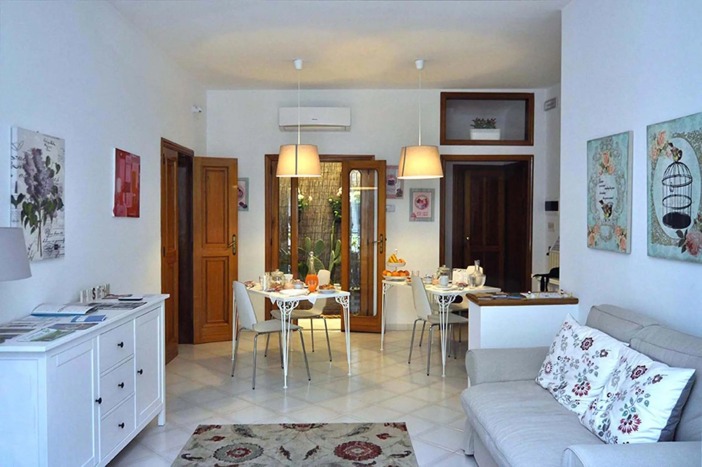 Communal lounge/ TV room in A Casa di Anna