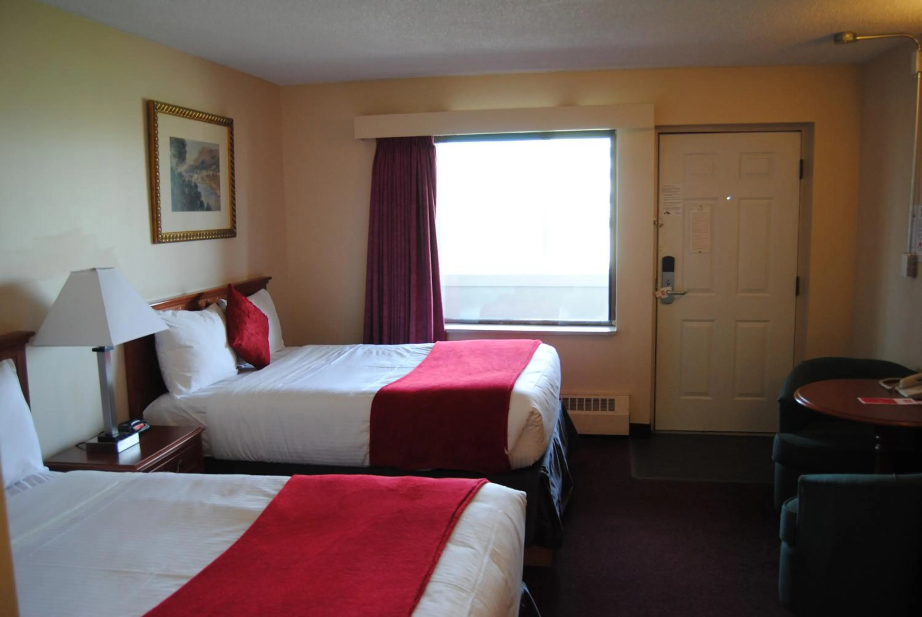 Bedroom, Bed in Economy Inn