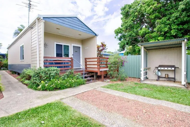 Property building in Kurrimine Beach Holiday Park